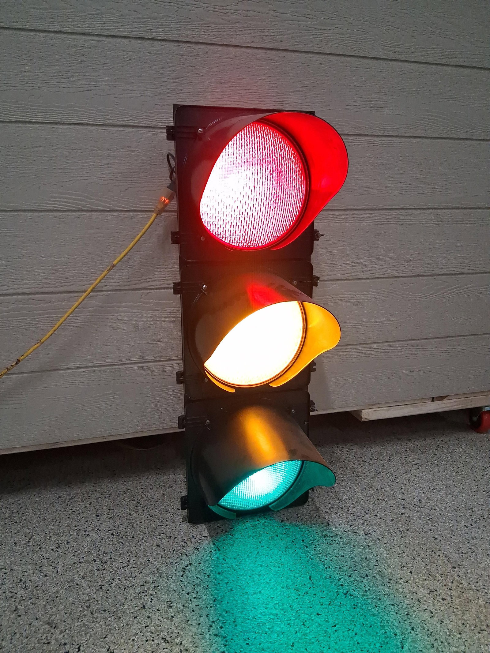 TCT Three-Section LED Traffic Signal (1 of 4)