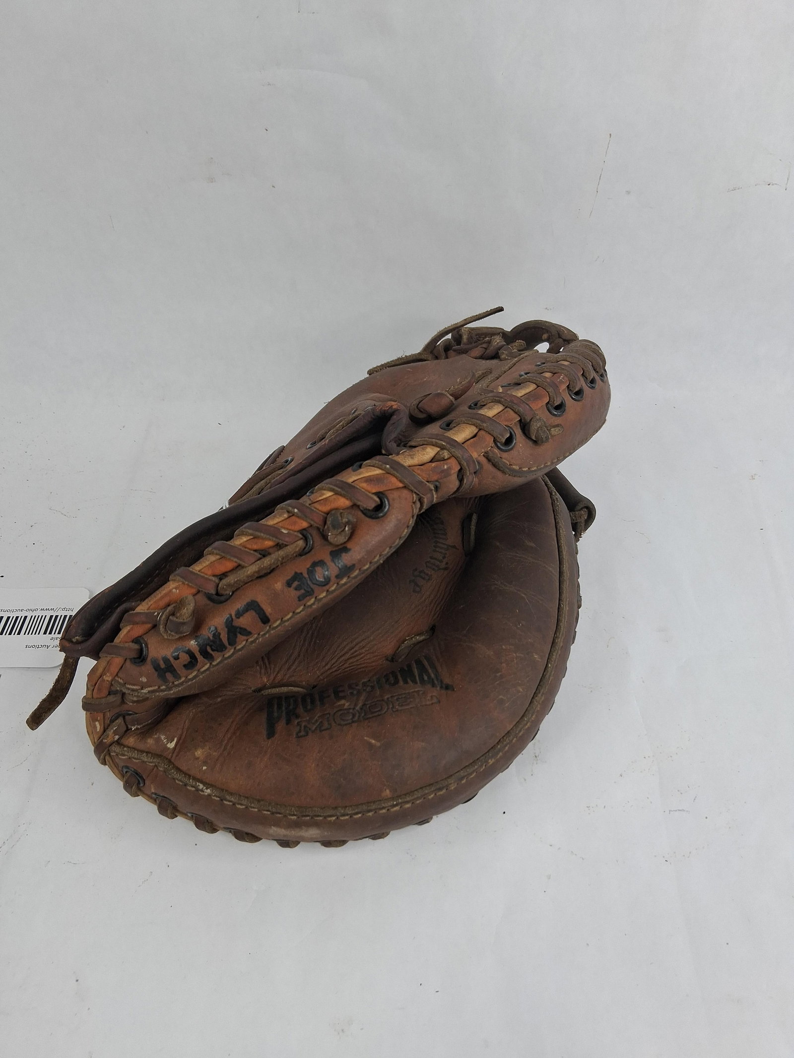 Cambridge Major League E-905 Leather Catcher Mitt: This is a baseball catcher's mitt manufactured by Cambridge. The glove is designed for a right-handed thrower to be worn on the left hand. It is constructed from brown cowhide leather with heavy