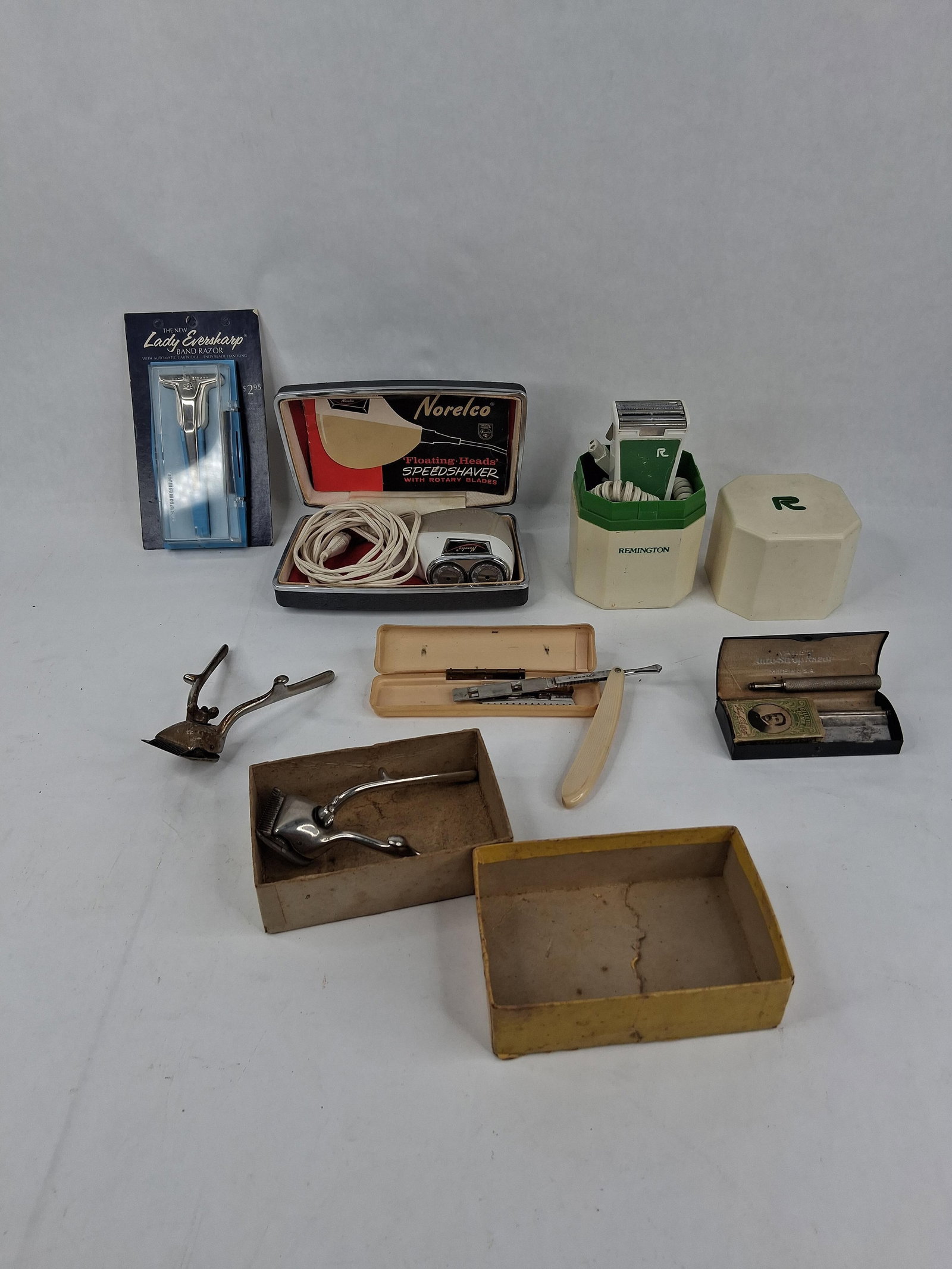 Electric Shavers, Safety Razors & Clippers (1 of 16)