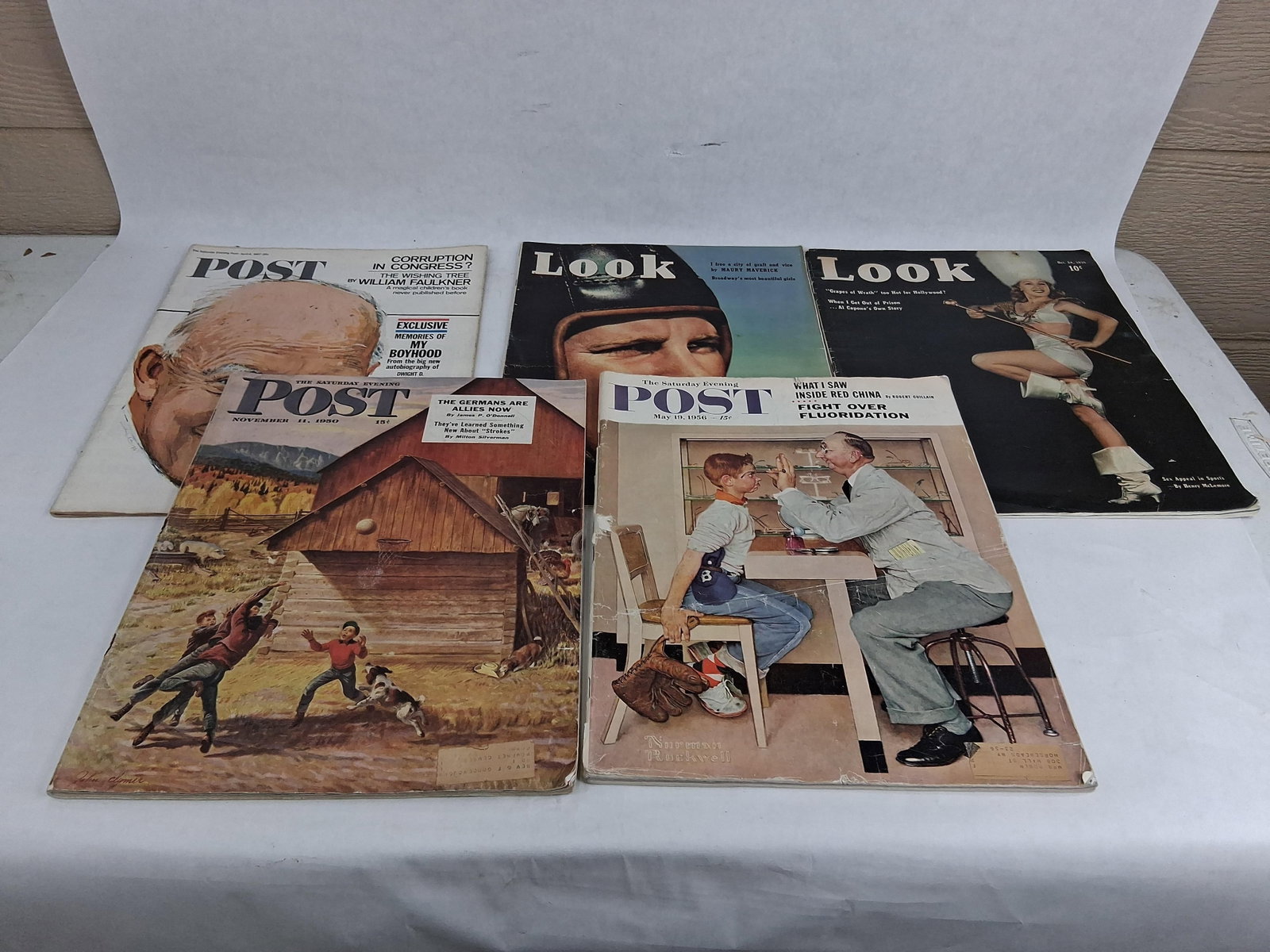 Sat. Evening Post & Look Periodicals, 1939-67: This lot consists of a collection of American magazines published between 1939 and 1967. Included are issues of The Saturday Evening Post and Look magazine, featuring significant historical content