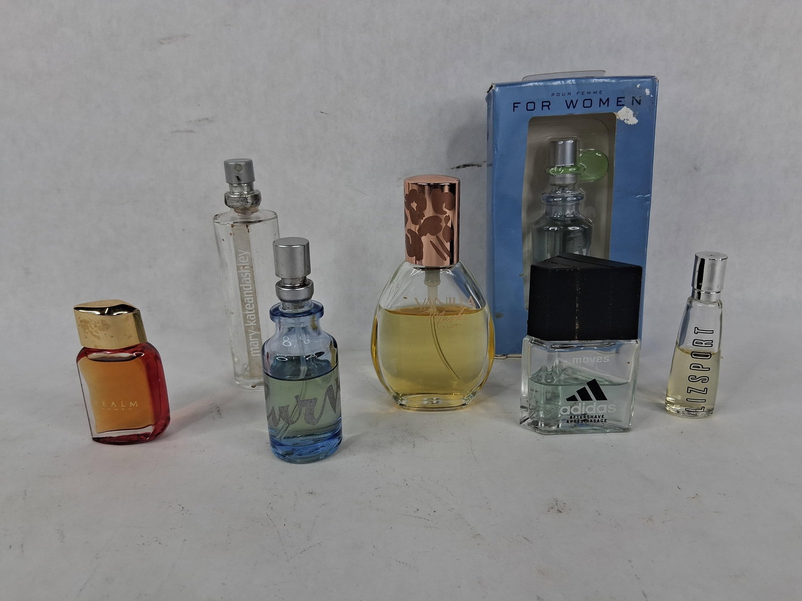 Fragrance Bottles & Miniatures (1 of 8)