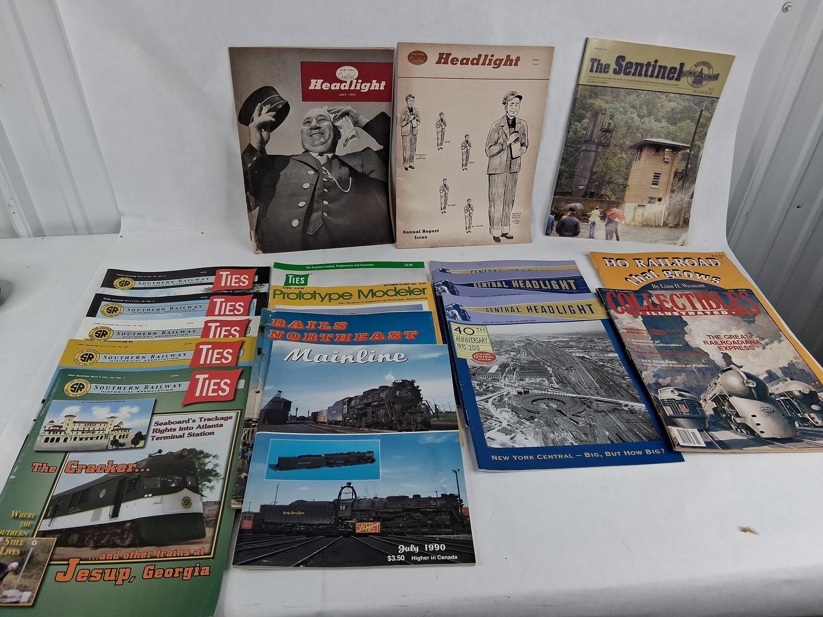 A Collection of Railroad and Model Railroading Magazines and Booklets, 1957-2015. (1 of 18)