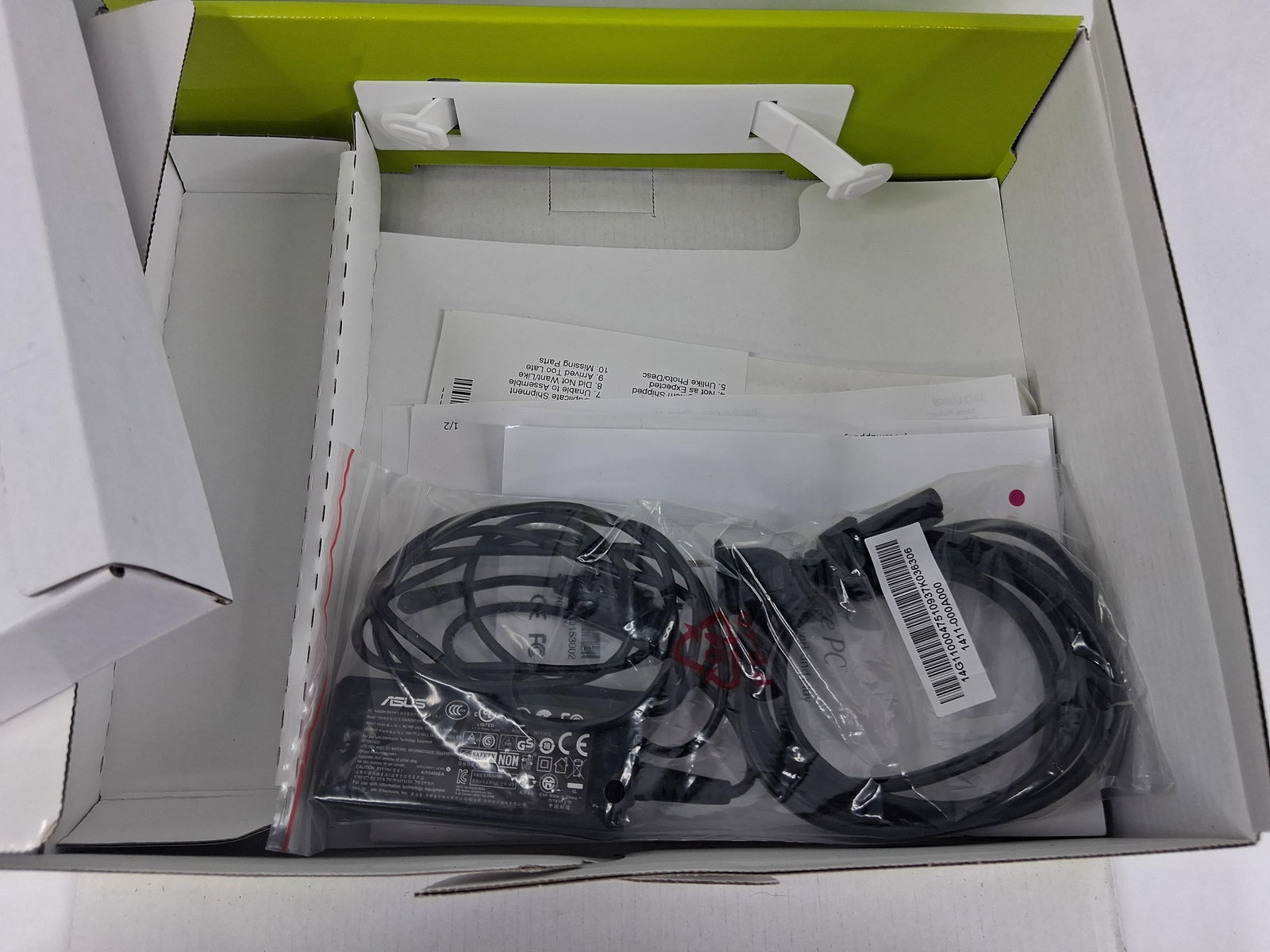 ASUS Eee PC Intel Atom Netbook w/ XP & Packaging - 5