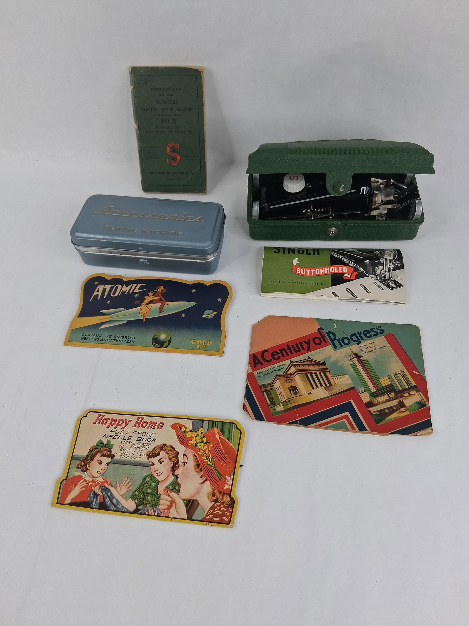 Singer Sewing Machine Accessories & Ephemera (1 of 12)