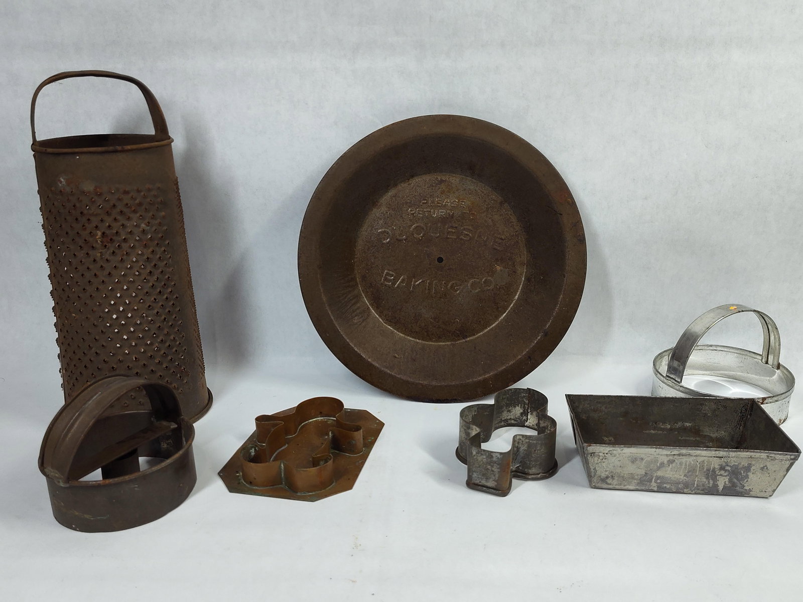 Duquesne Baking Co. Pie Pan & Kitchen Metalware (1 of 4)