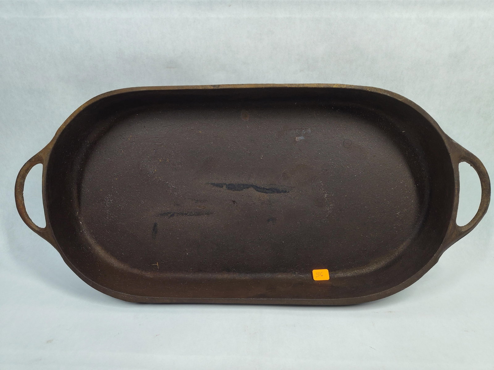 Sportsman 3052 D Cast Iron Oval Fish Fryer Pan: This is a vintage cast iron oval roasting pan or fish fryer, identified by the pattern number 3052 D. Based on visual characteristics and the specific marking configuration, this item is attributed to