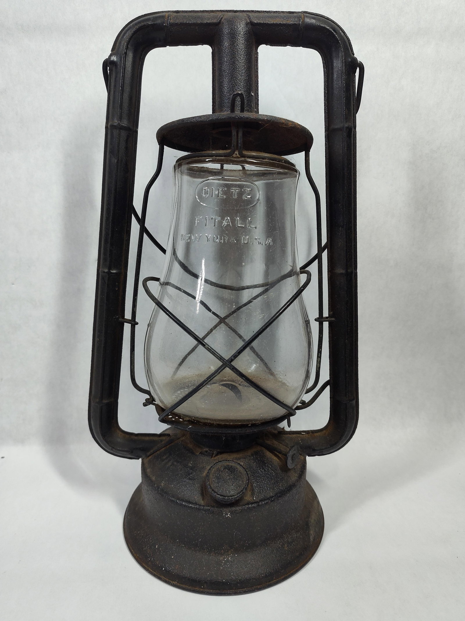 Dietz Monarch Tubular Kerosene Lantern w/ Globe (1 of 2)