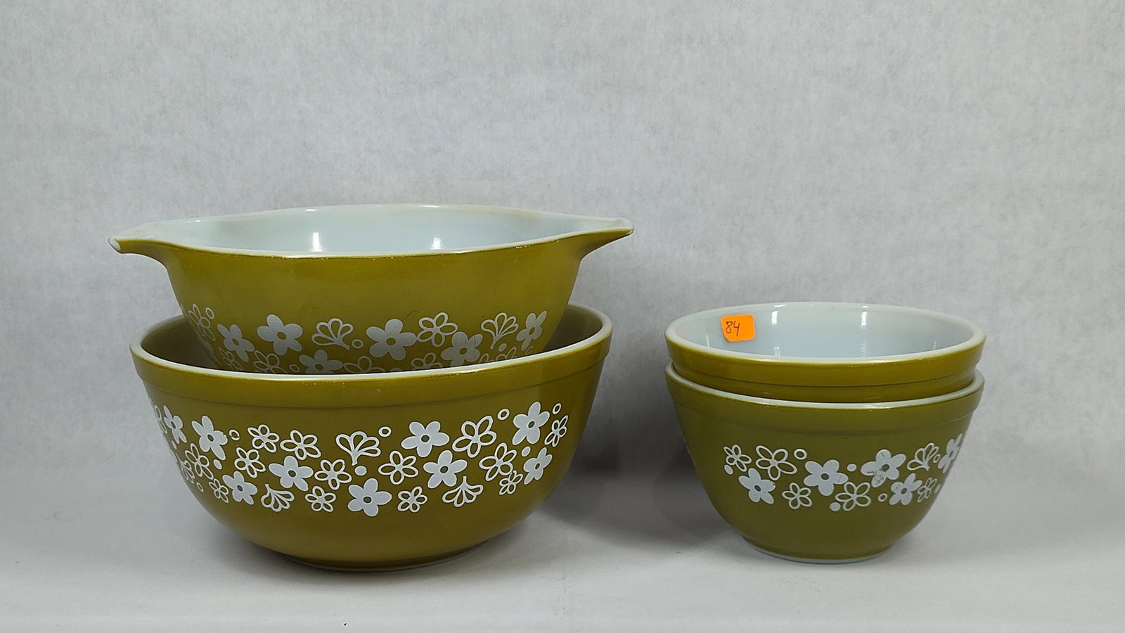 Set Vtg Pyrex Spring Blossom Green Mixing Bowls: A set of vintage Pyrex ovenware in the Spring Blossom Green pattern, produced by Corning Glass Works in the United States. This collection is crafted from opaque white opal glass with a fired-on avoca