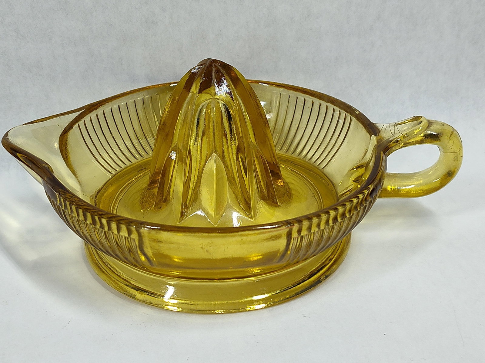 Federal Glass Amber Depression Glass Citrus Reamer (1 of 2)