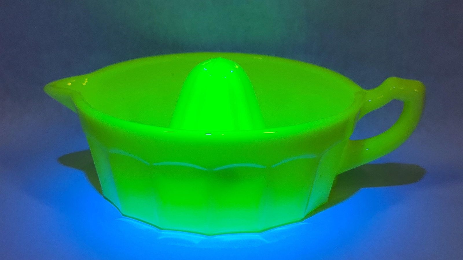 Attr. McKee Uranium Custard Glass Citrus Juicer (1 of 3)