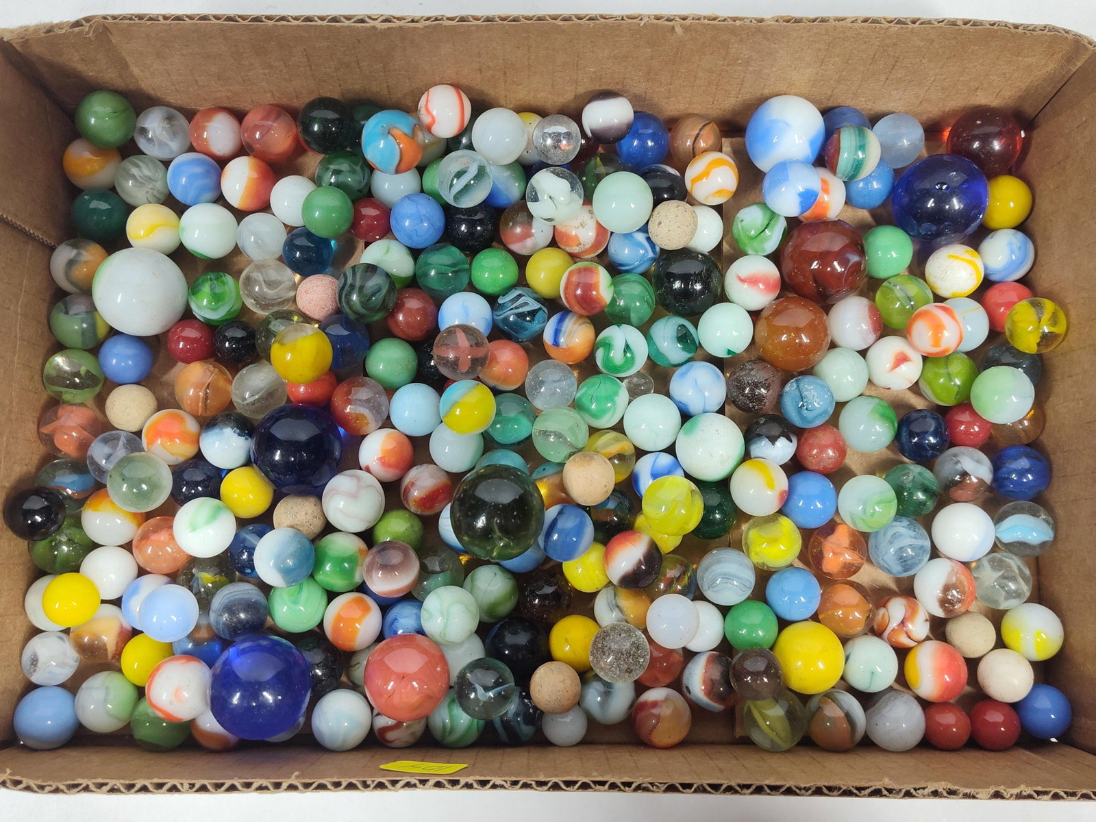Vtg Machine-Made & Uranium Glass Marbles (1 of 2)