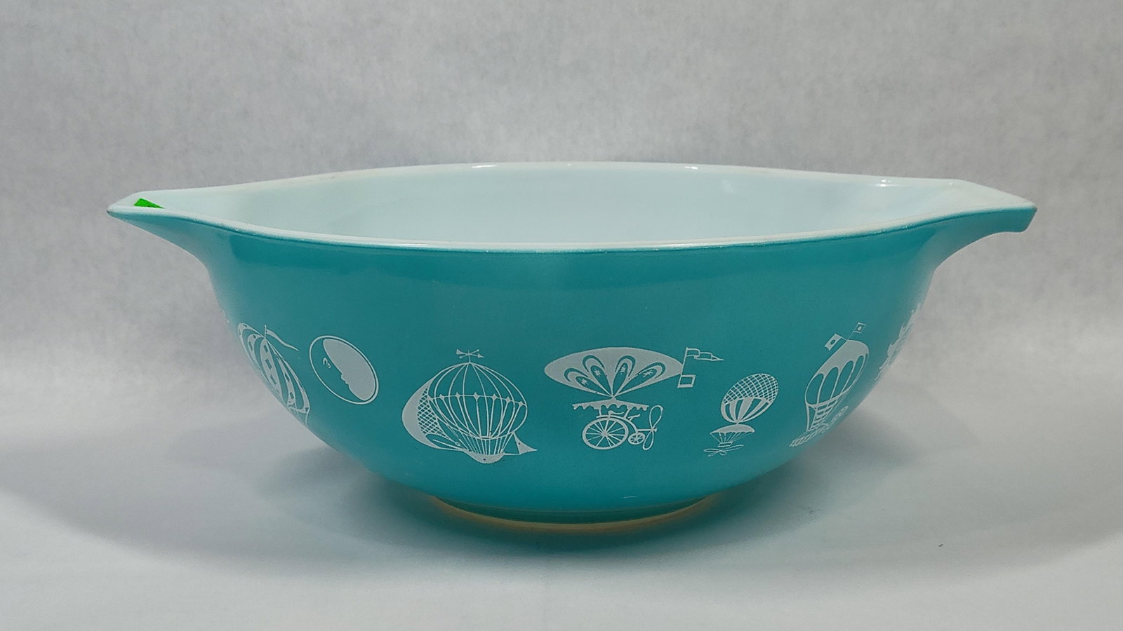 Pyrex Hot Air Balloons Turquoise Cinderella Bowl (1 of 3)