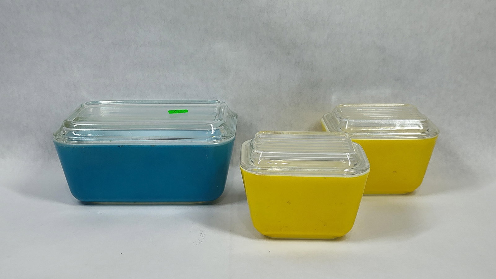 Trio Pyrex Primary Colors Refrig. Dishes w/ Lids (1 of 2)