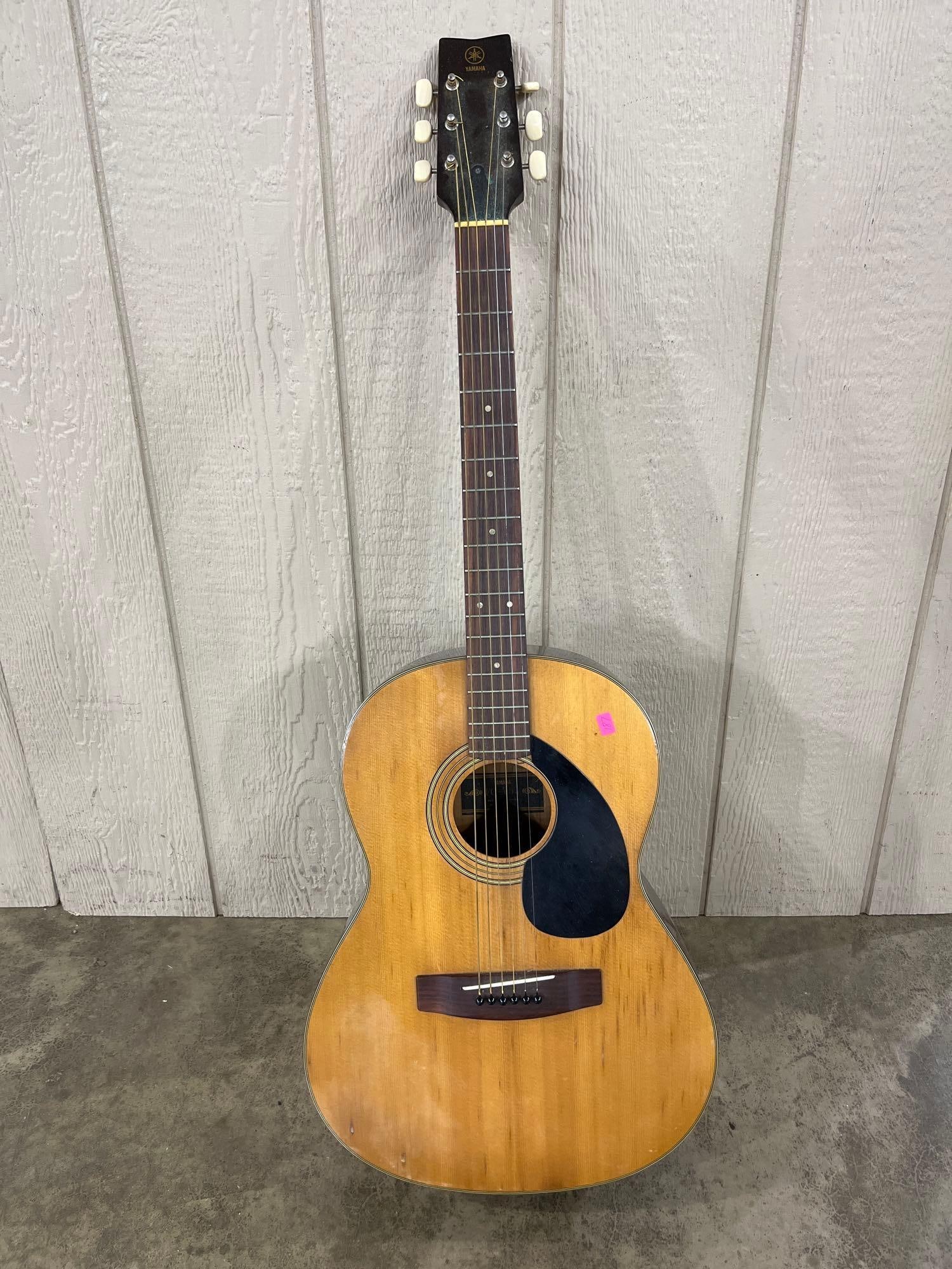 Yamaha FG-75-1 Folk-Sized Acoustic Guitar (1 of 6)
