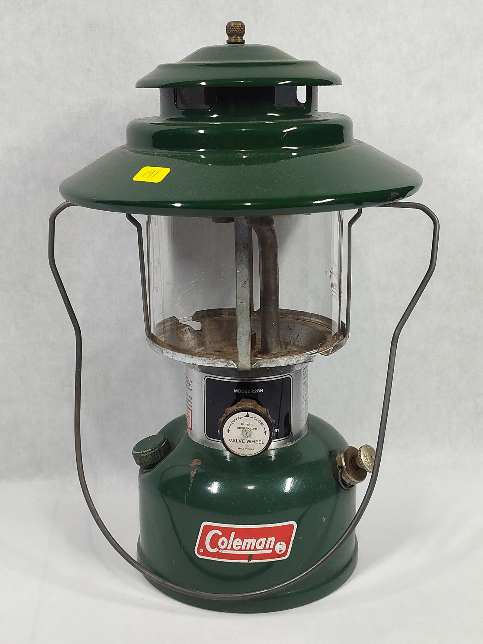 Coleman Model 228H Dual-Mantle Gasoline Lantern (1 of 2)