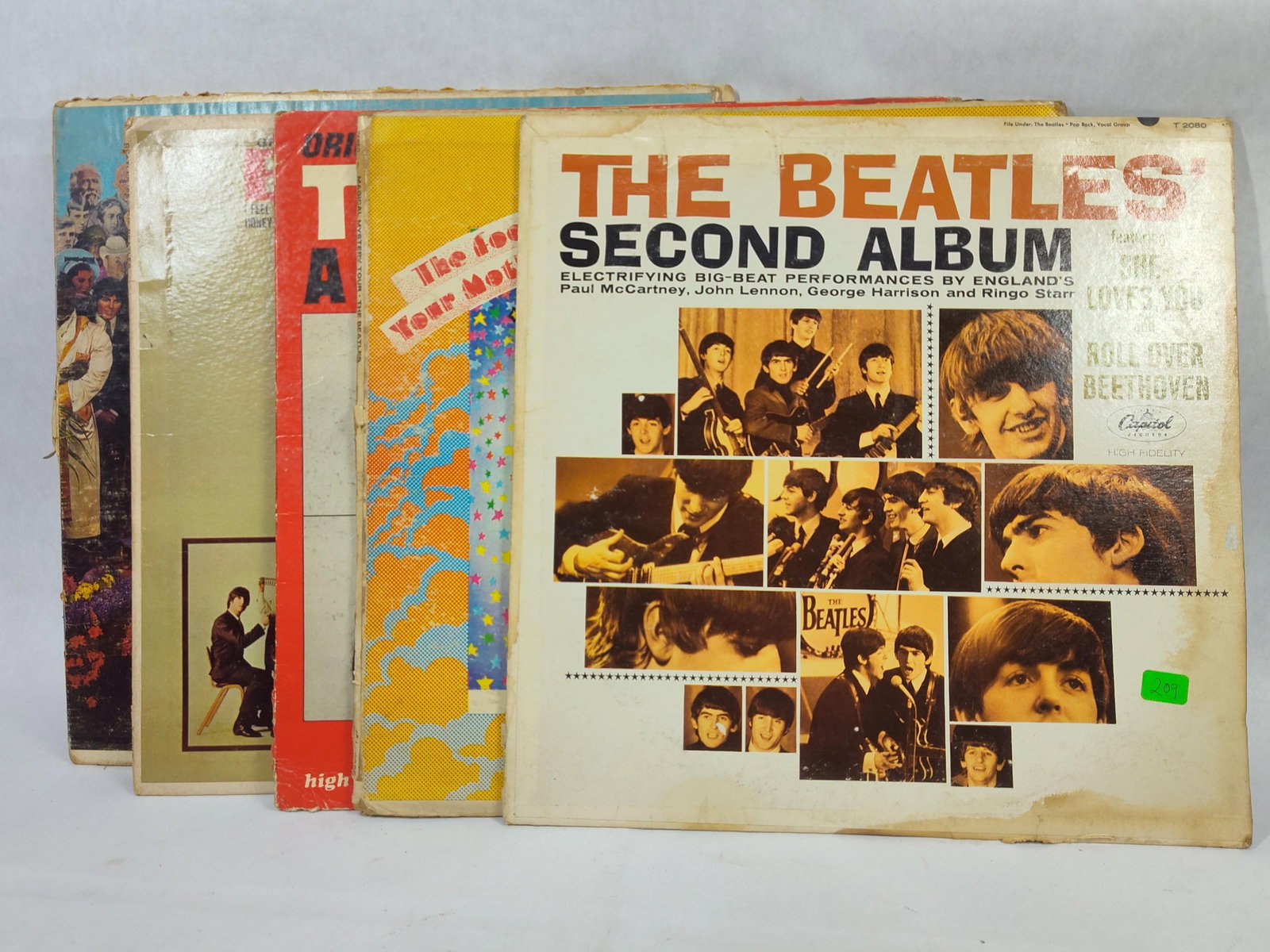 The Beatles: 5 Vtg Vinyl LP Albums: This group comprises five vintage long-play (LP) vinyl records by The Beatles, including several early American mono pressings. The collection includes The Beatles Second Album on the Capitol Records