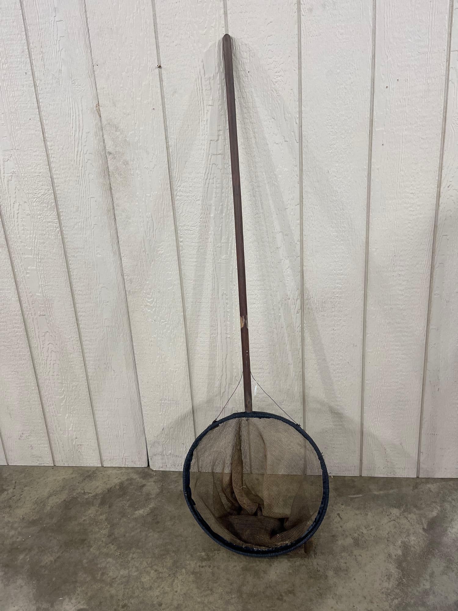 Vtg Long-Handled Landing Net w/ Wooden Handle (1 of 4)