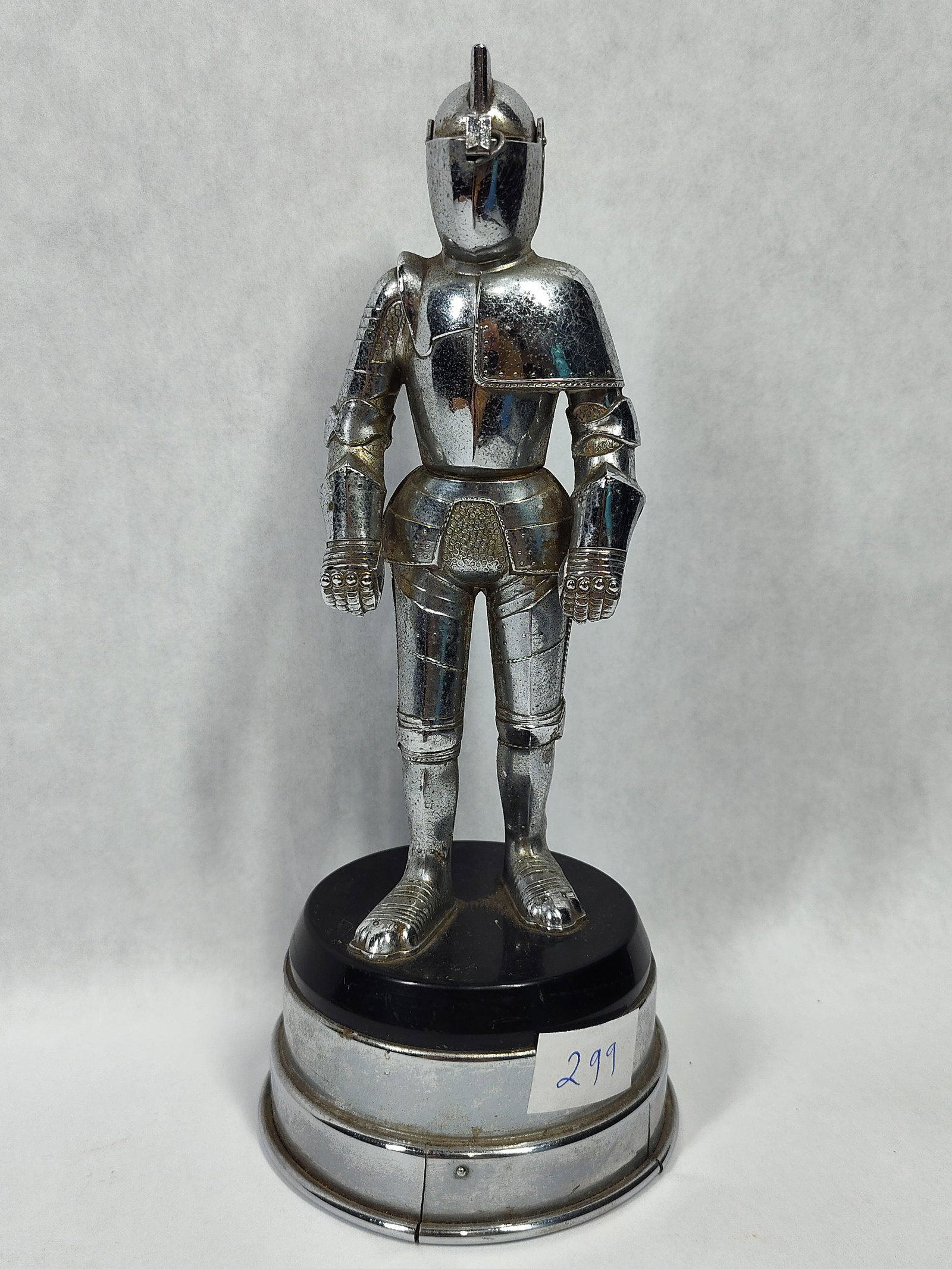 Vtg Chrome-Plated Medieval Knight Table Lighter (1 of 2)