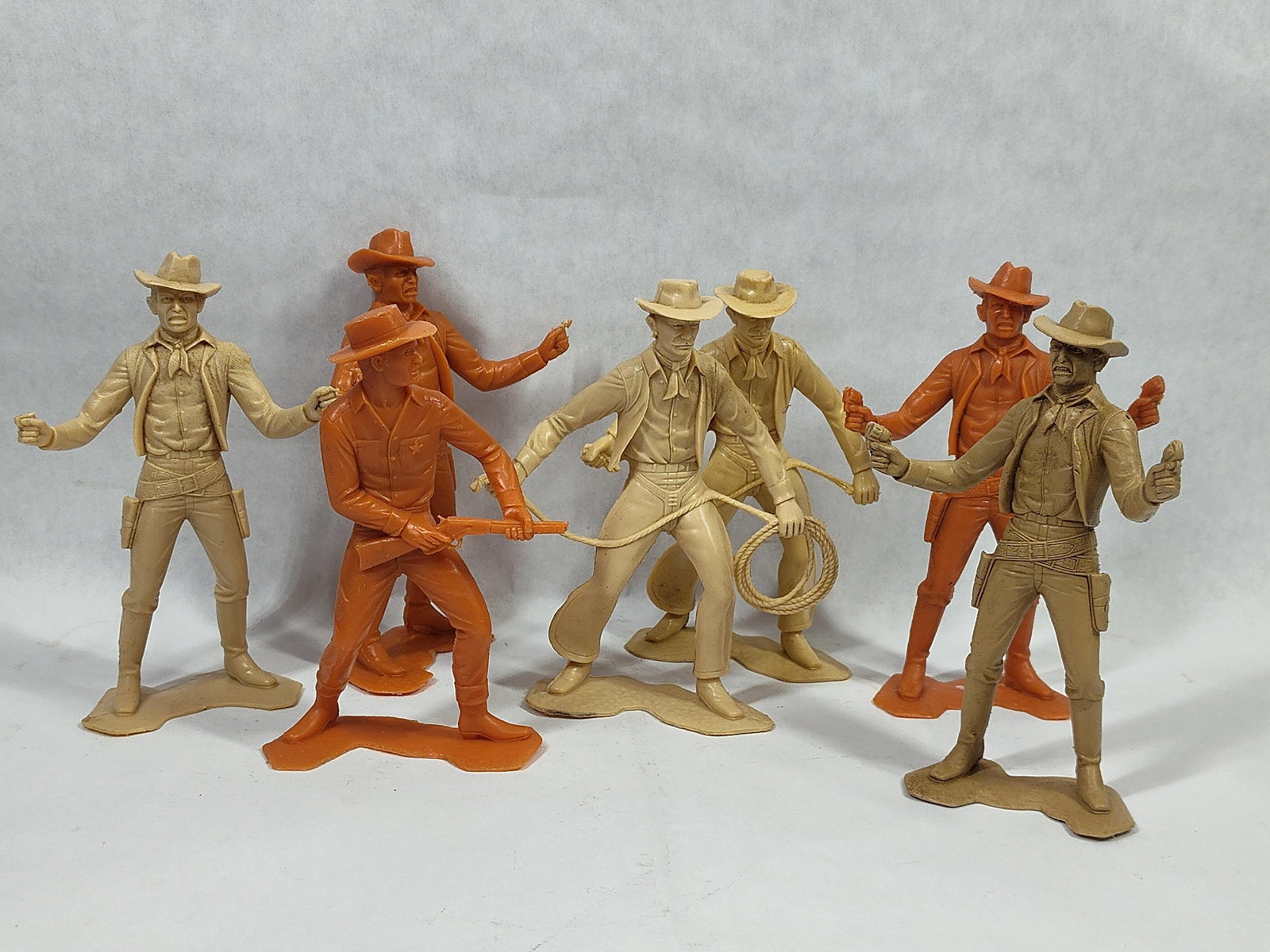 Louis Marx & Co Attrib. Set 7 Plastic Cowboy Figs (1 of 3)