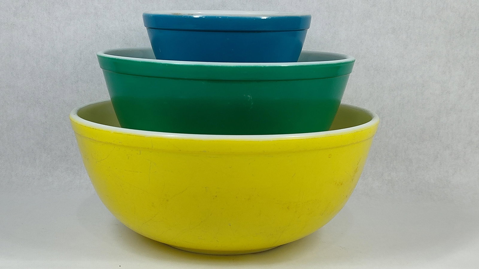Pyrex Primary Colors Nesting Mixing Bowls, Trio (1 of 5)