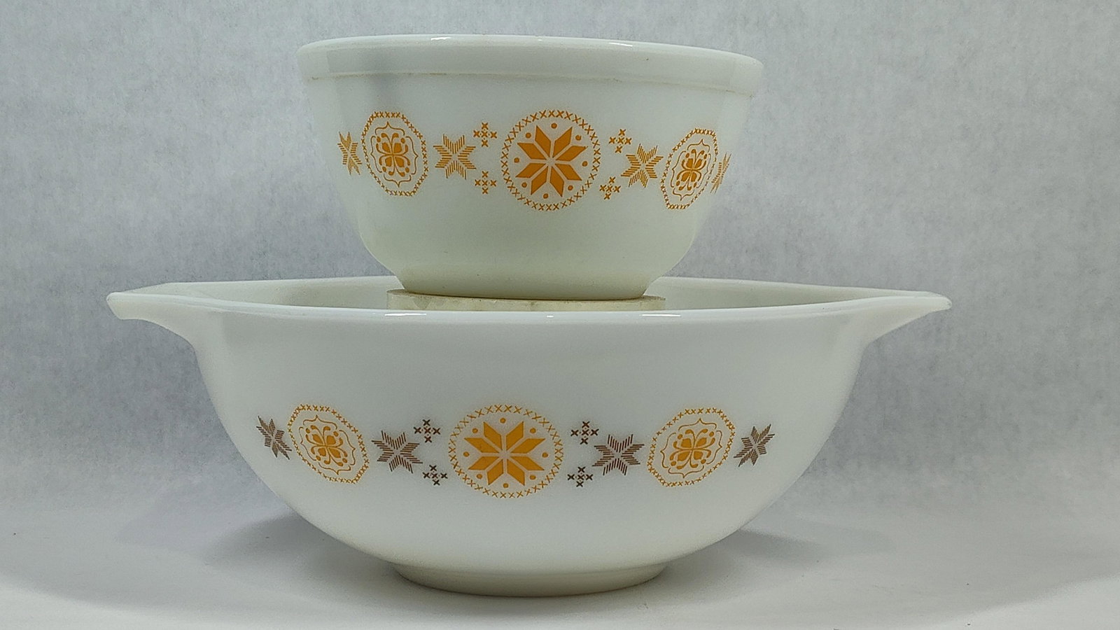 Pair Pyrex Town & Country Opal Glass Mixing Bowls (1 of 4)