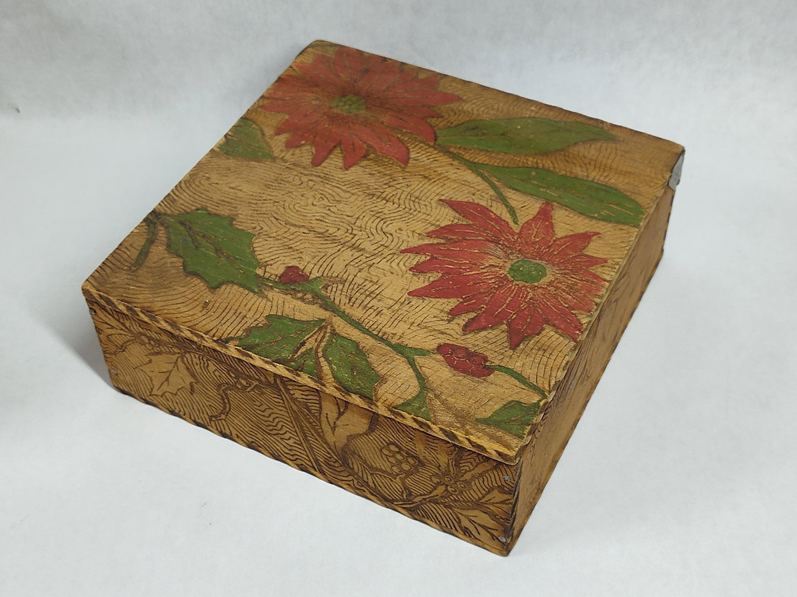 Two Early 20th Century Decorative Lidded Boxes - 2