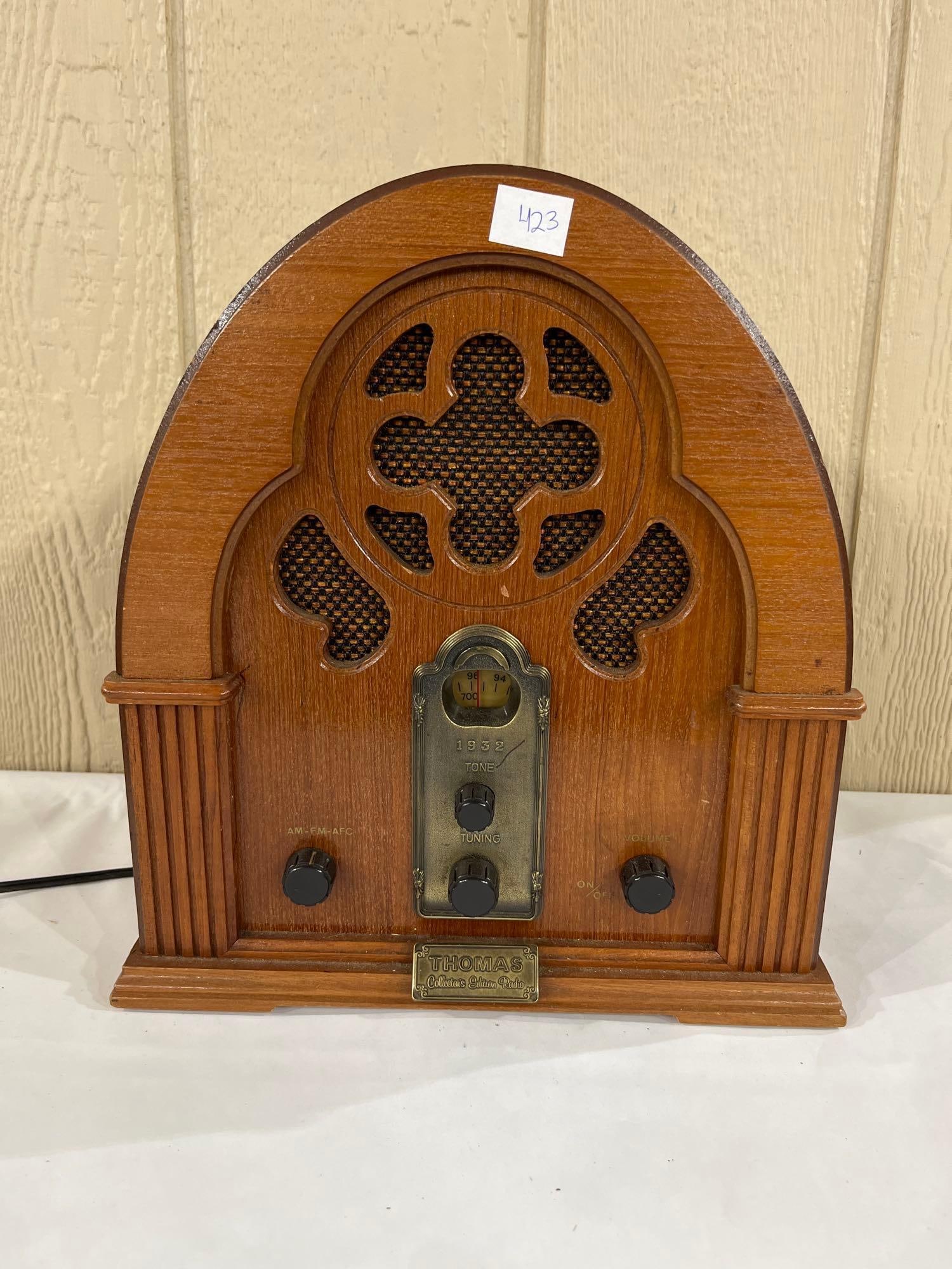 Thomas 317 Cathedral AM/FM Radio & Cassette Player (1 of 5)