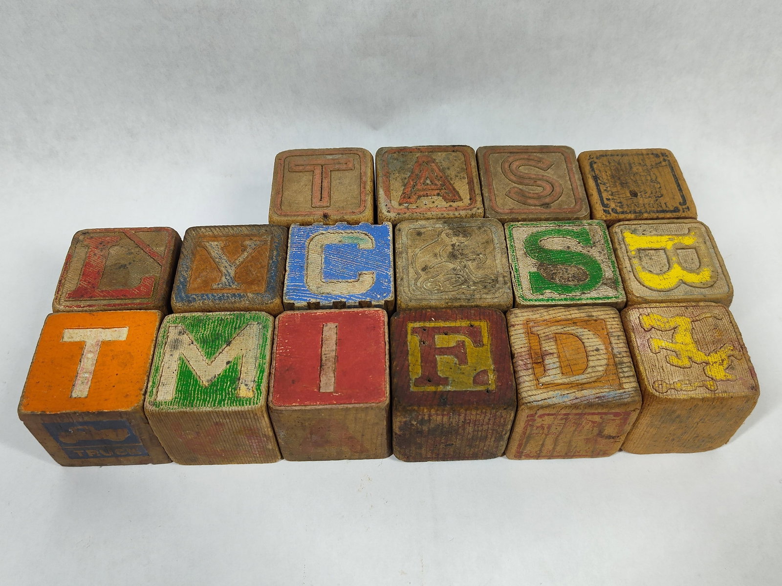 16 Vtg Wooden Alphabet & Pictorial Toy Blocks (1 of 2)