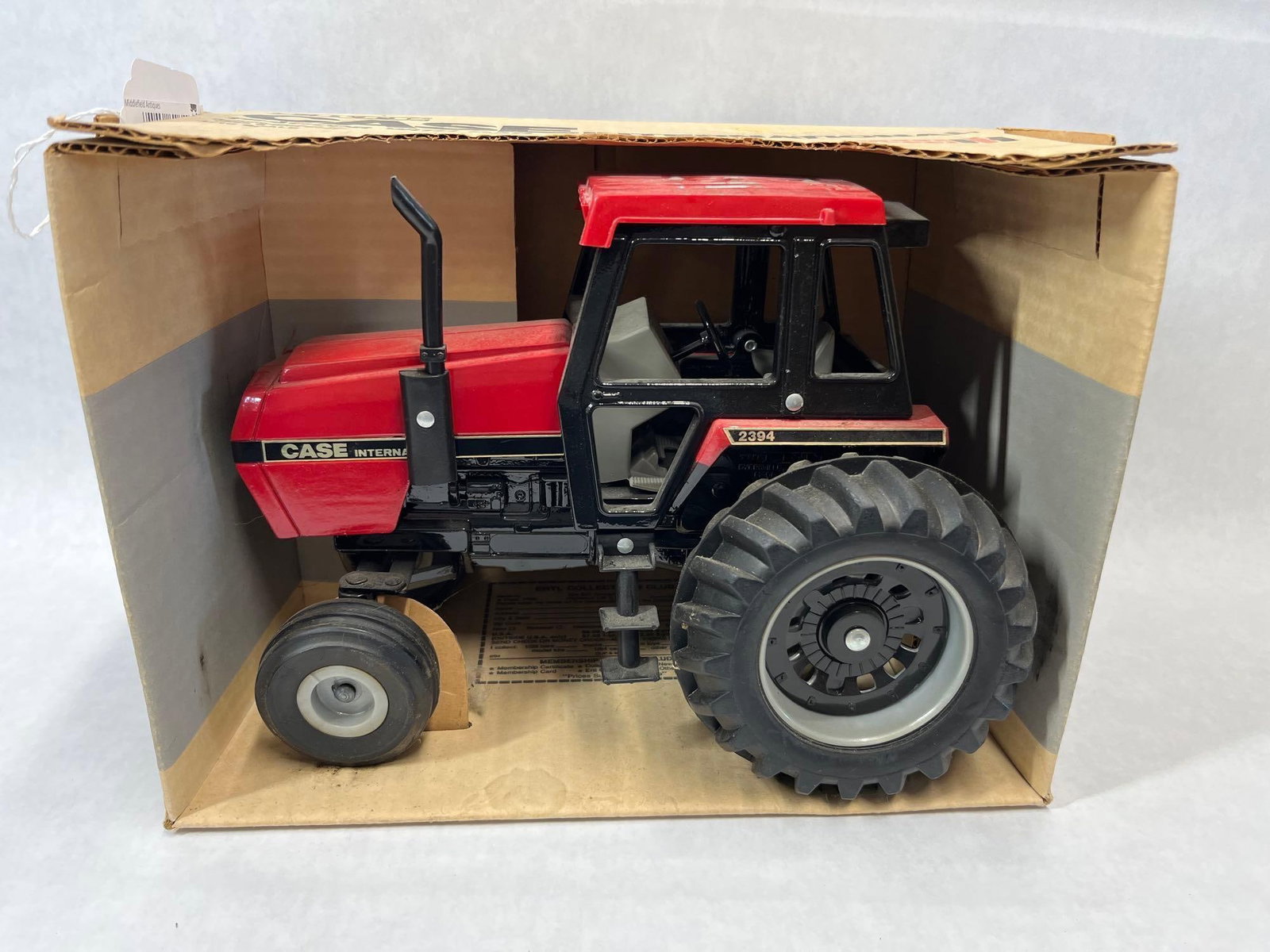 Ertl Case International 2394 Tractor w/ Box (1 of 5)