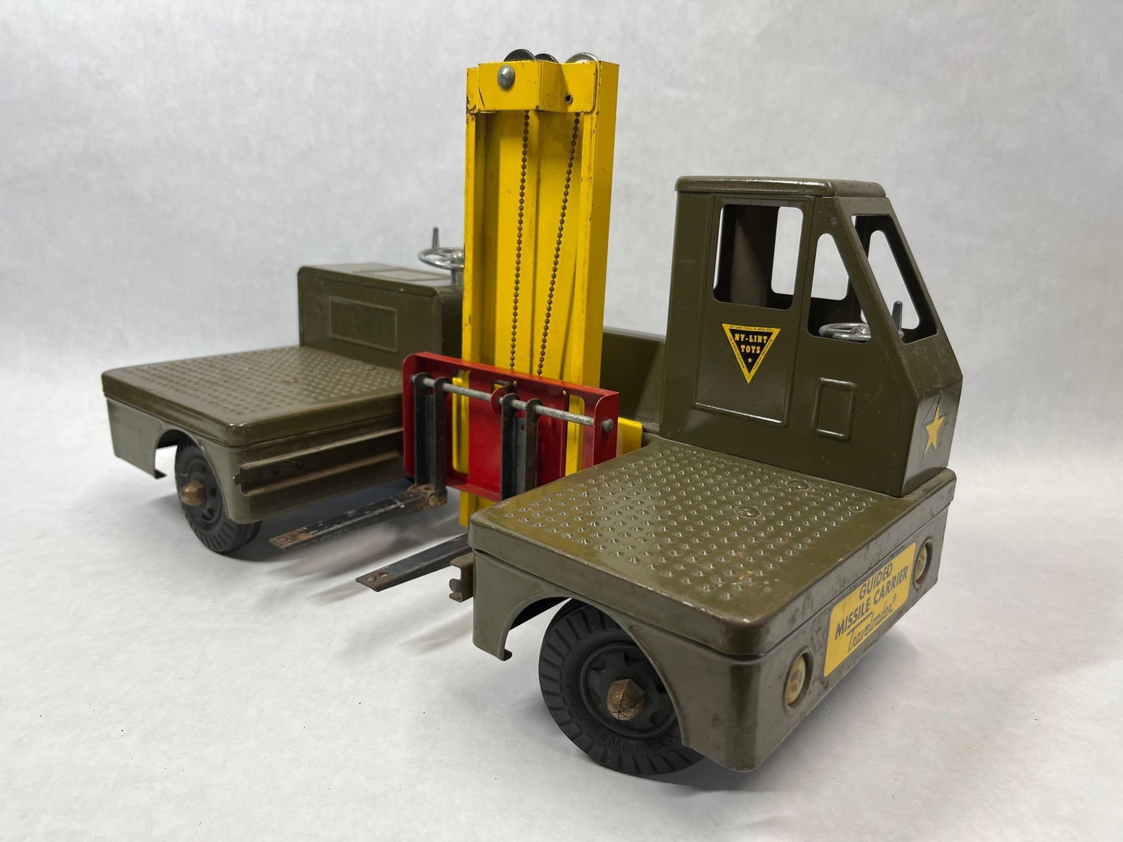 Nylint No. 2800 Baker Traveloader Missile Carrier (1 of 6)
