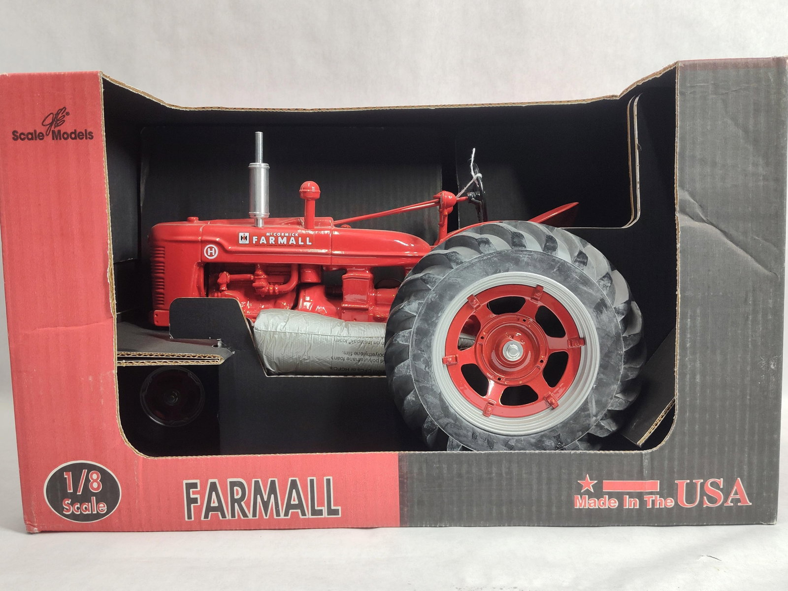 Scale Models 1/8 Scale McCormick Farmall H Tractor - 2
