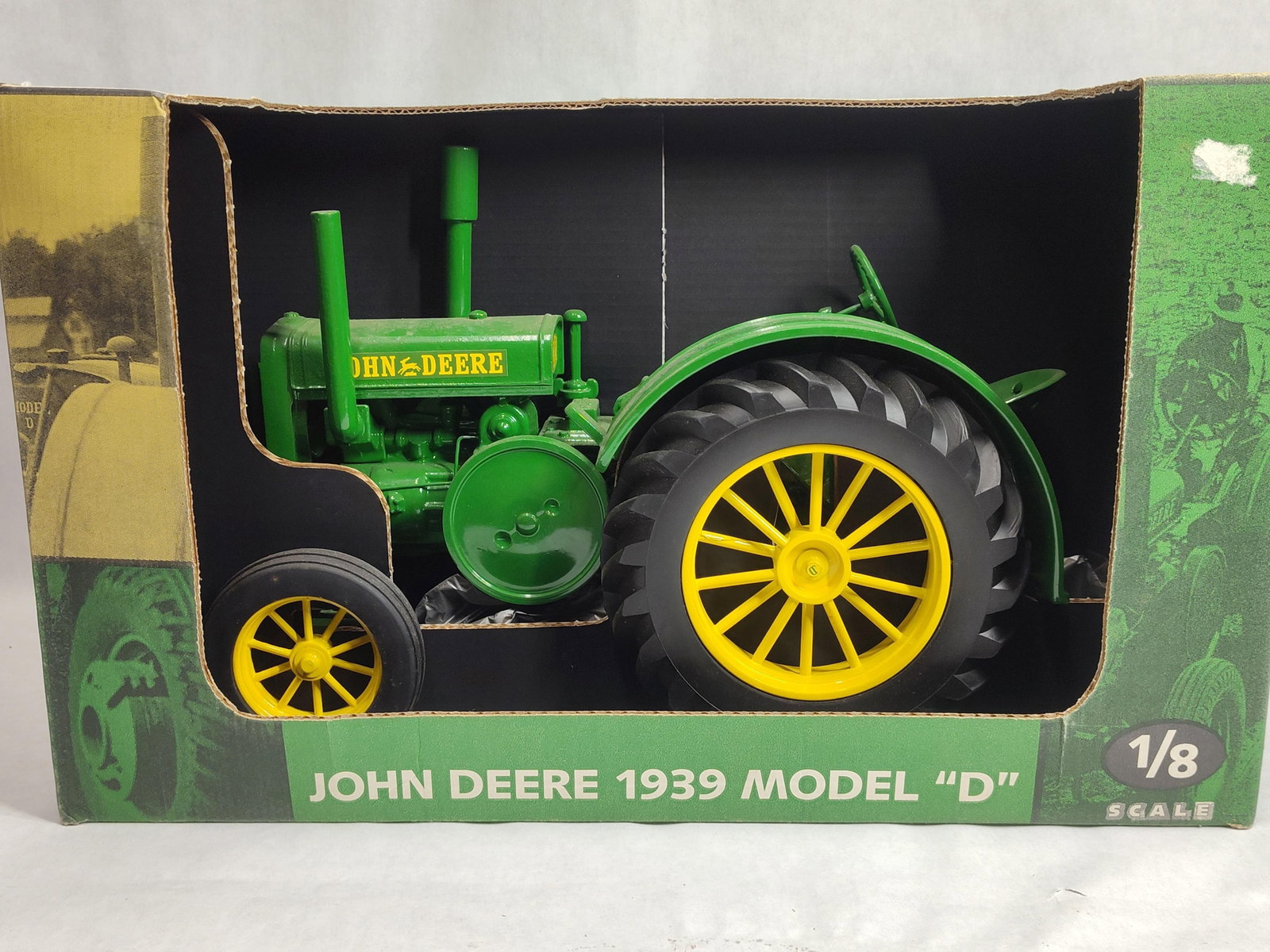 Scale Models John Deere Model D Sandcast Tractor - 2
