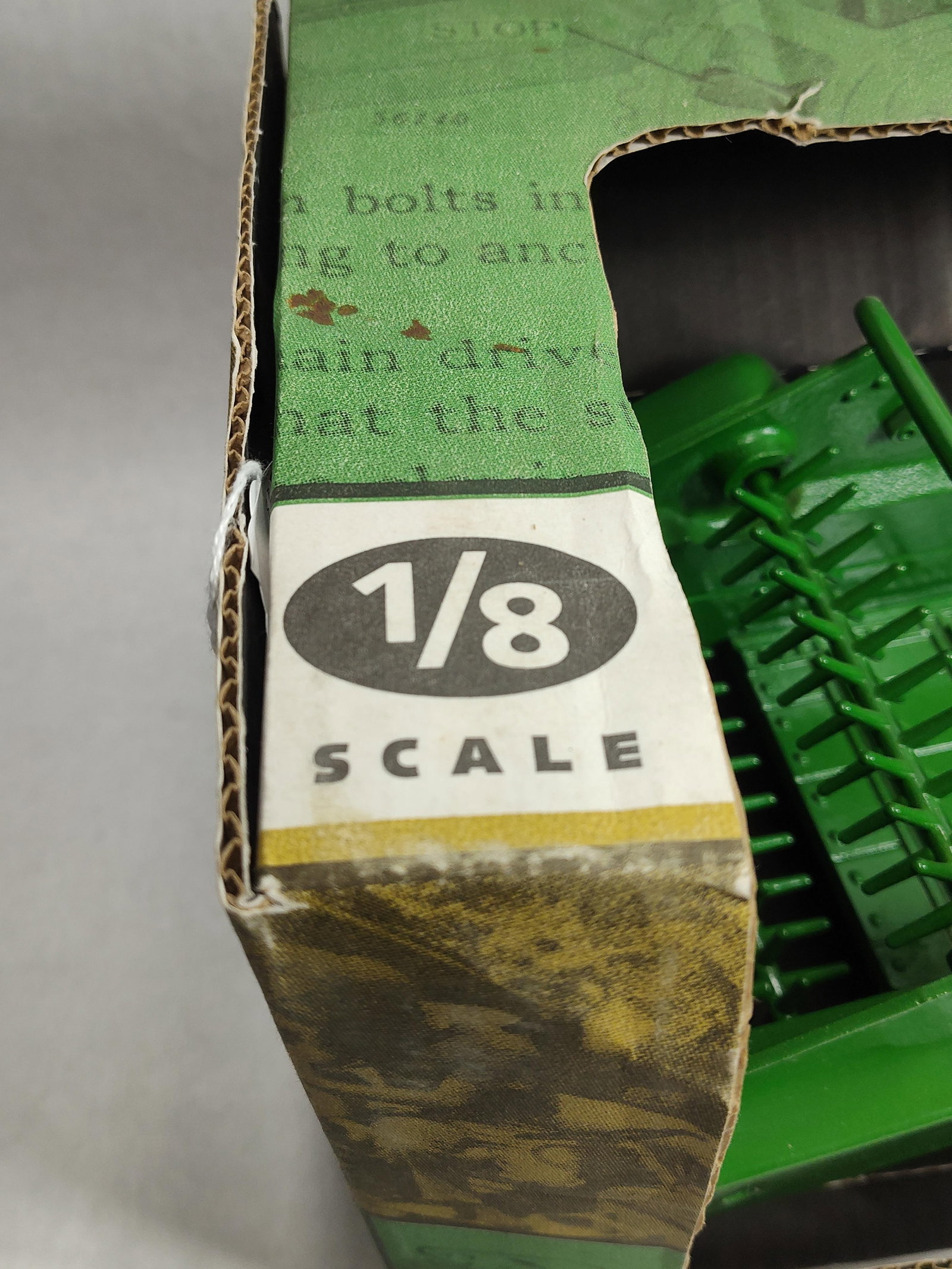 Scale Models John Deere 1952 Model L Spreader 1/8 - 3