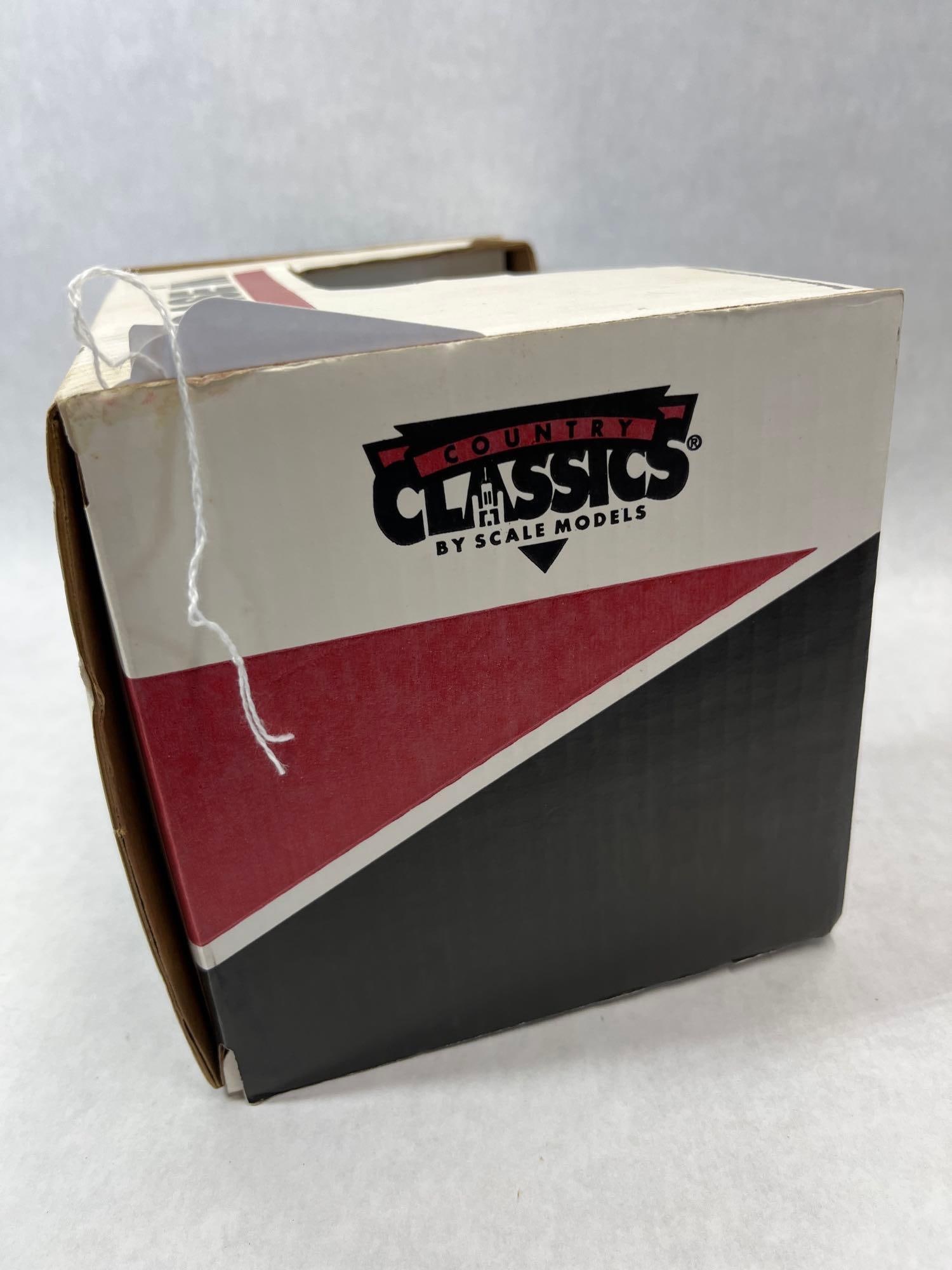 Scale Models 1/16 Case CC Tractor Country Classics - 4
