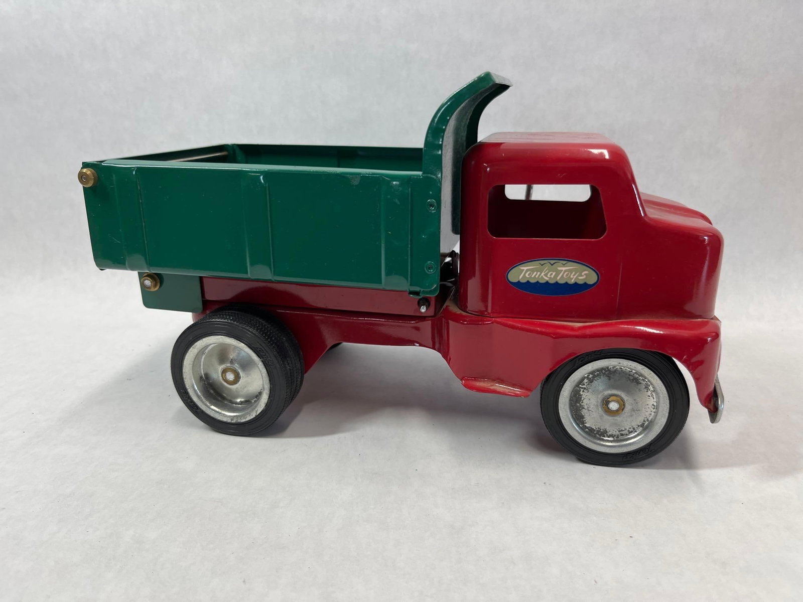 Tonka Toys Classic 1949 Lever Dump Truck (1 of 5)