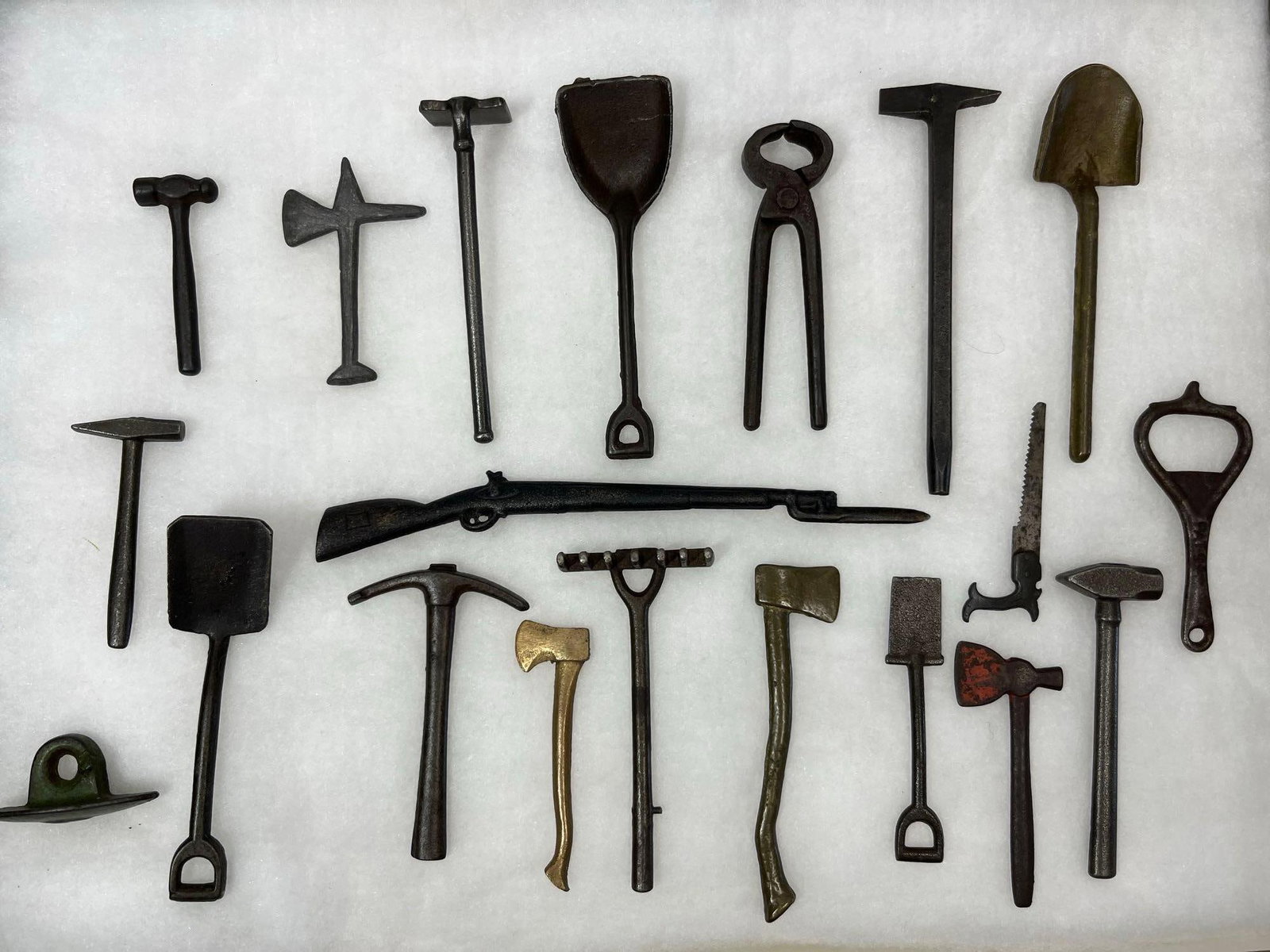 19 Cast Metal Miniature Tools & Novelties (1 of 6)