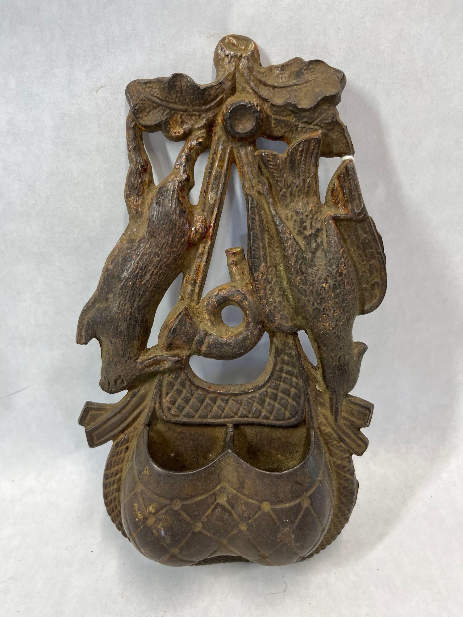 Victorian Cast Iron Hunting Double Match Holder (1 of 3)
