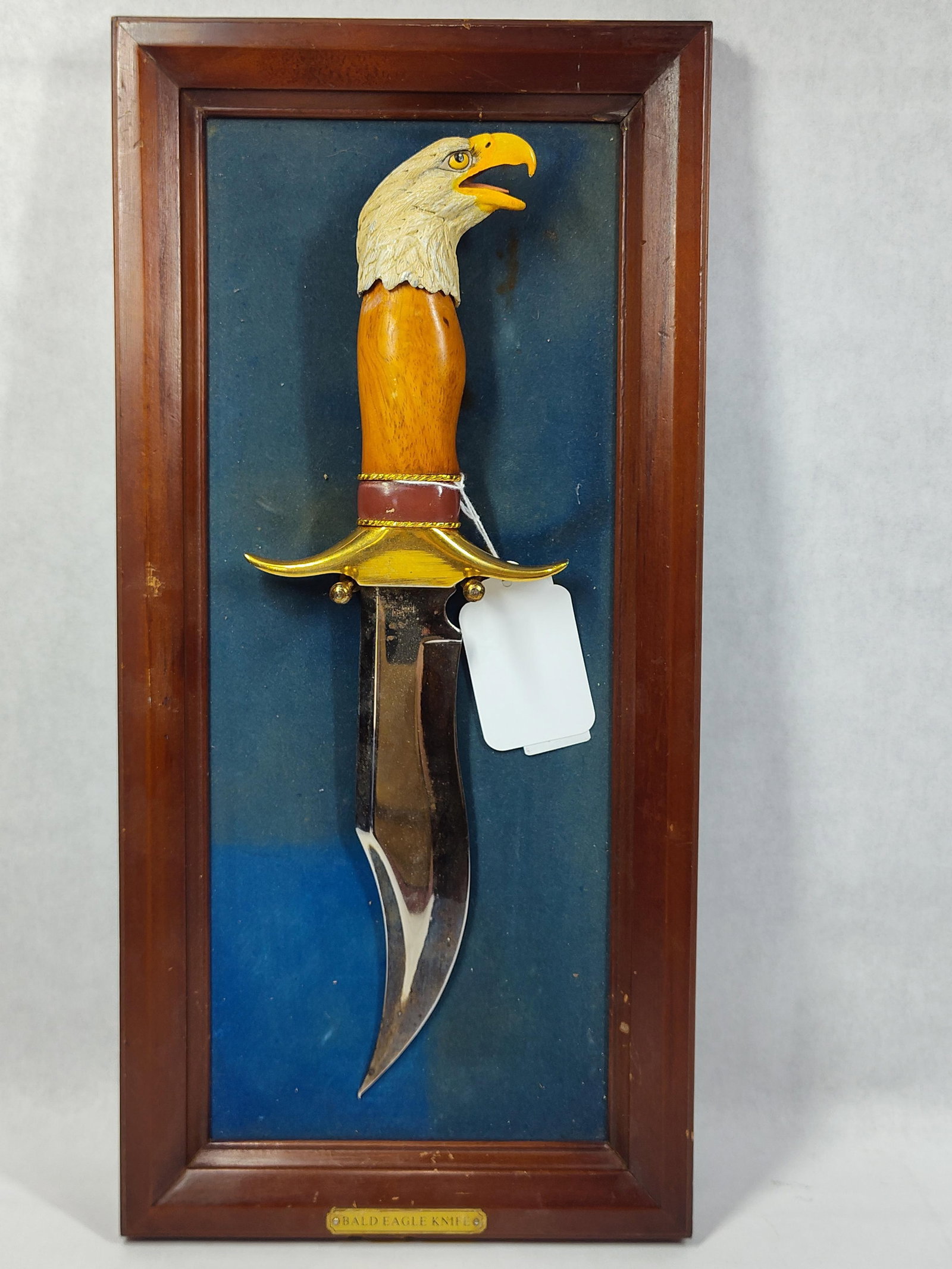 Bald Eagle Commemorative Knife in Shadowbox: This decorative fixed-blade knife is presented in a wooden shadowbox display case and is visually consistent with the American Majestic Bald Eagle series. The knife features a pommel designed as a