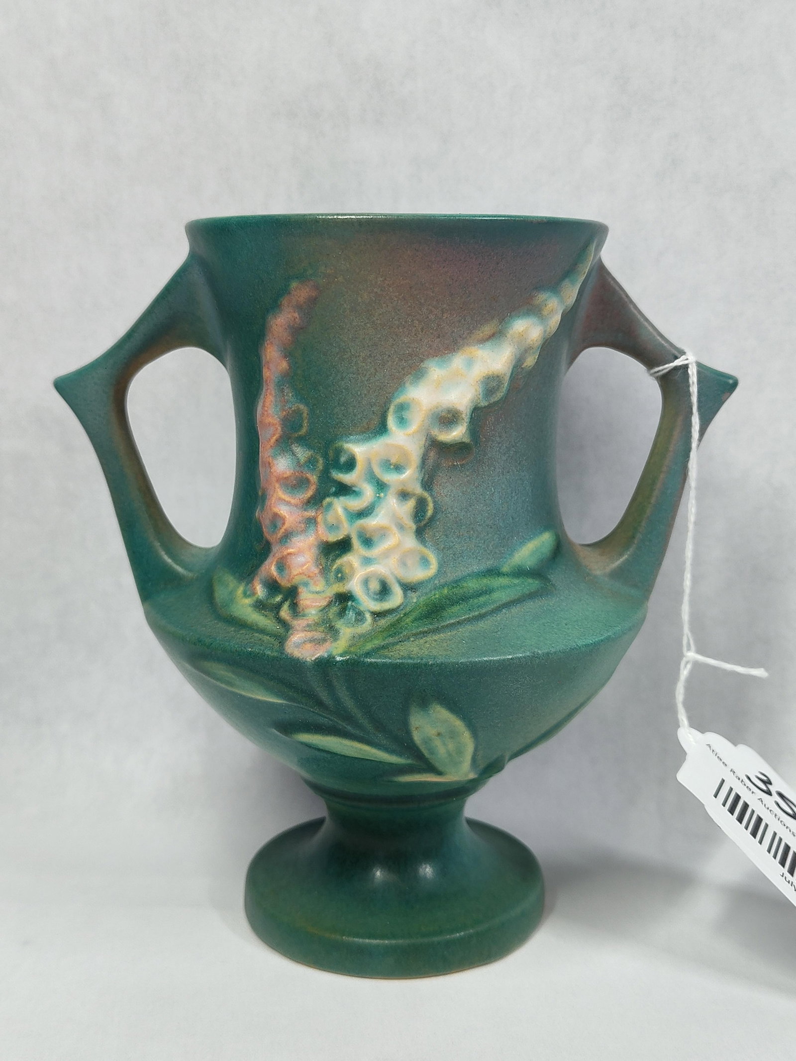 Roseville Pottery Foxglove Green Vase Shape 161-6 (1 of 4)