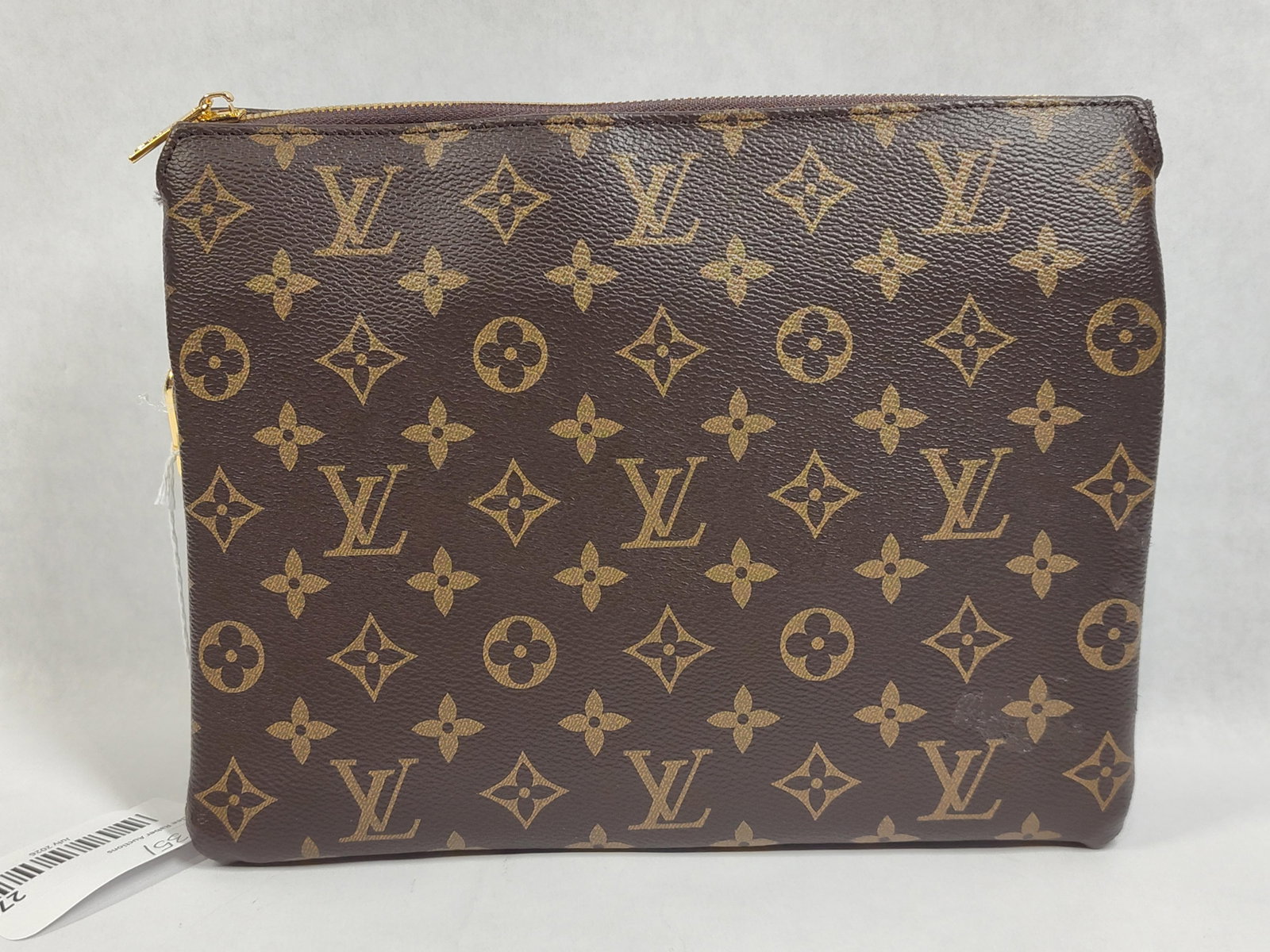Louis Vuitton Monogram Canvas Trio Pouch: A Louis Vuitton Trio Pouch crossbody bag constructed from monogram coated canvas with natural cowhide leather trim. The design features three interconnected zippered pouches. The interior is lined