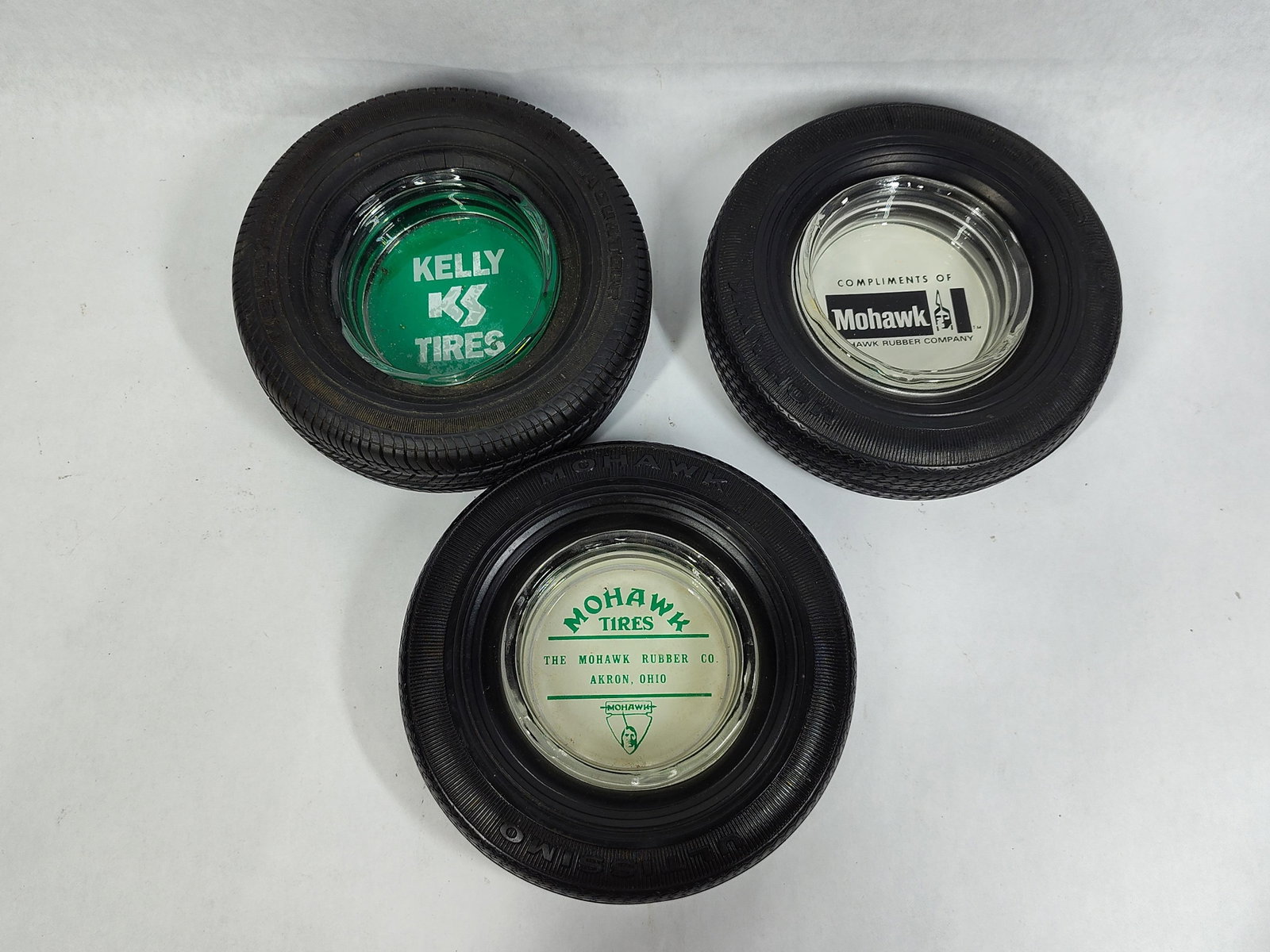 Set Kelly-Springfield & Mohawk Tire Ashtrays (1 of 3)