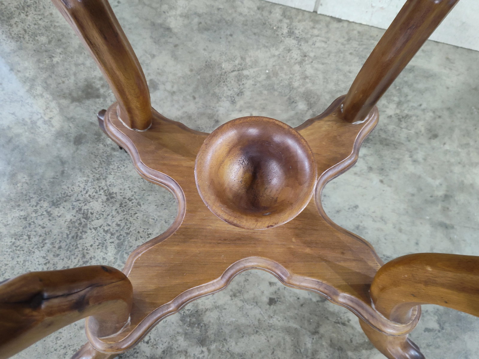 Victorian Walnut Rococo Revival Oval Parlor Table - 5