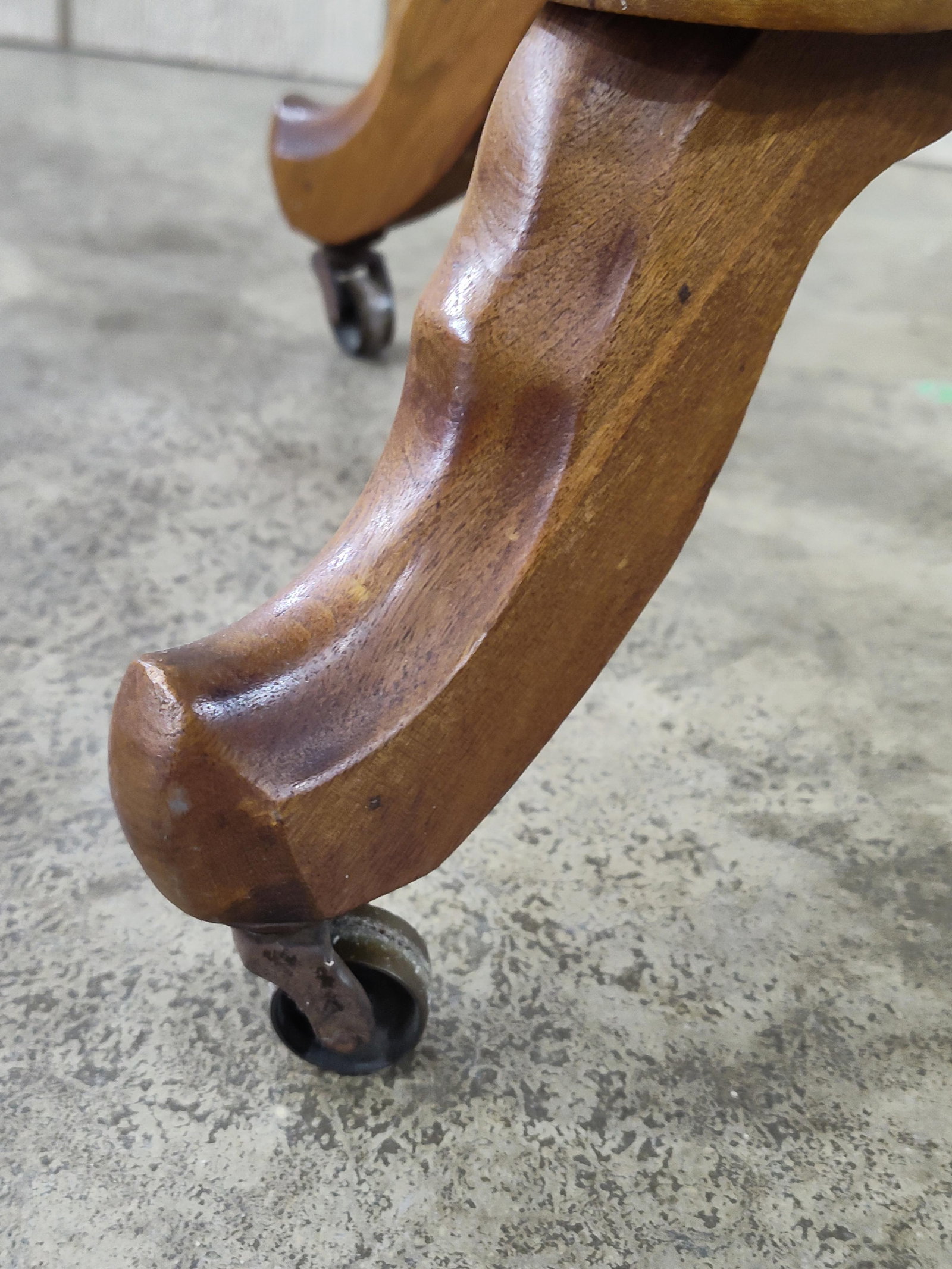 Victorian Walnut Rococo Revival Oval Parlor Table - 6