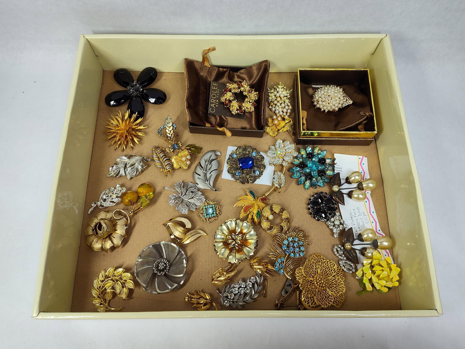Carolee & Czech Glass Brooches, Pins & Dress Clips: A varied collection of approximately 30 costume jewelry pieces, featuring an array of brooches, pins, and dress clips spanning the 1930s through the late 20th century. Notable items include a