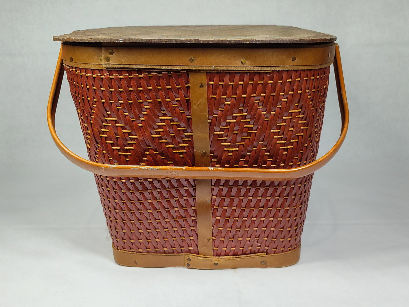 Red-Man Attributed Diamond Pattern Picnic Basket - 4