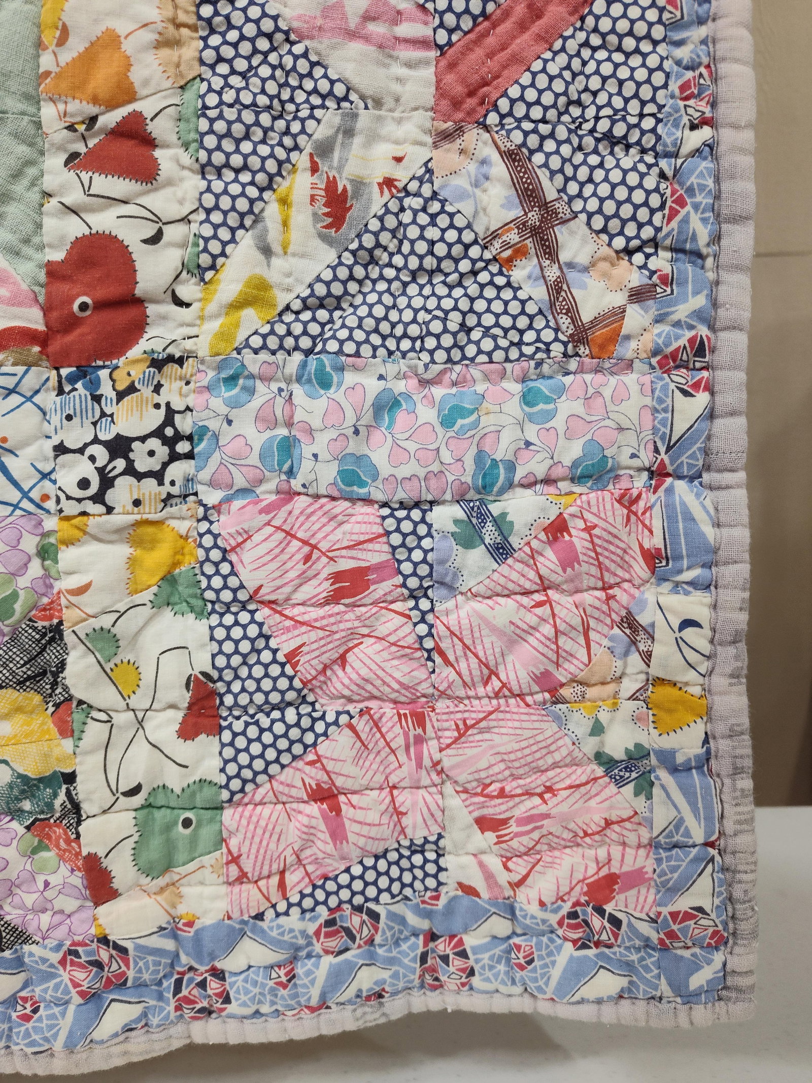 Mid-20th C. Criss-Cross Patchwork Feed Sack Quilt - 3