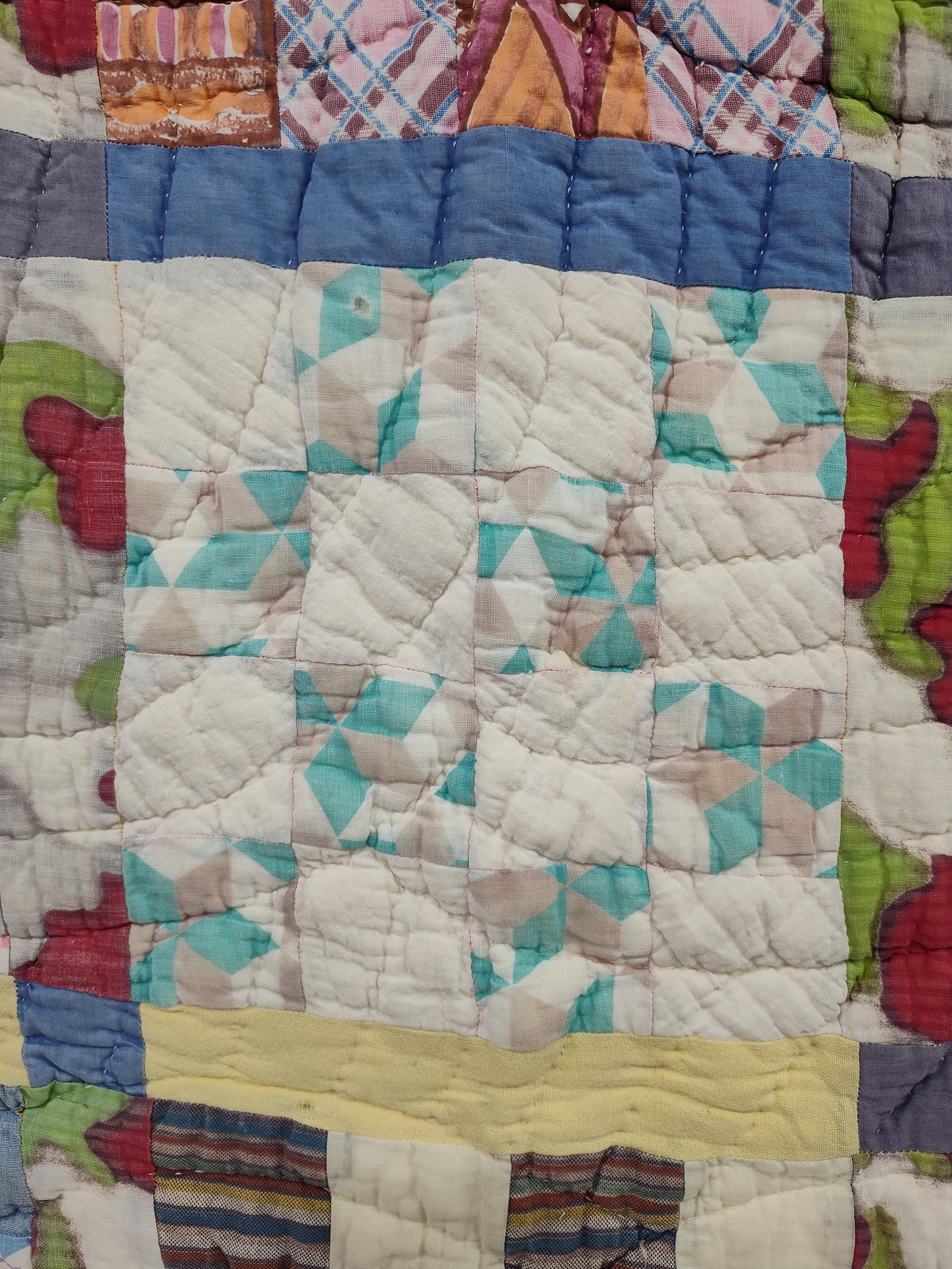 American Scrappy Patchwork Cotton Quilt c. 1930-50 (1 of 5)