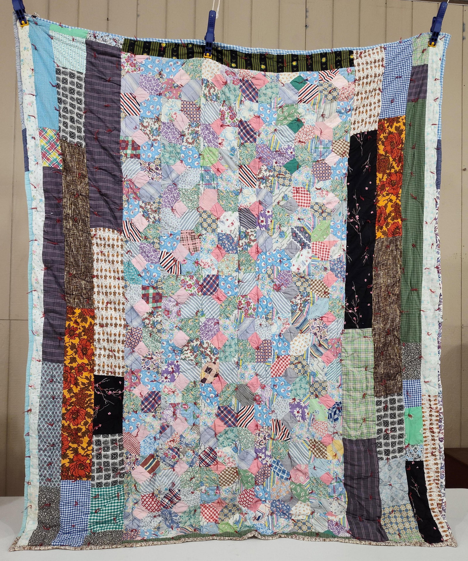 Mid-20th C. Cotton Patchwork Bow Tie Quilt - 2