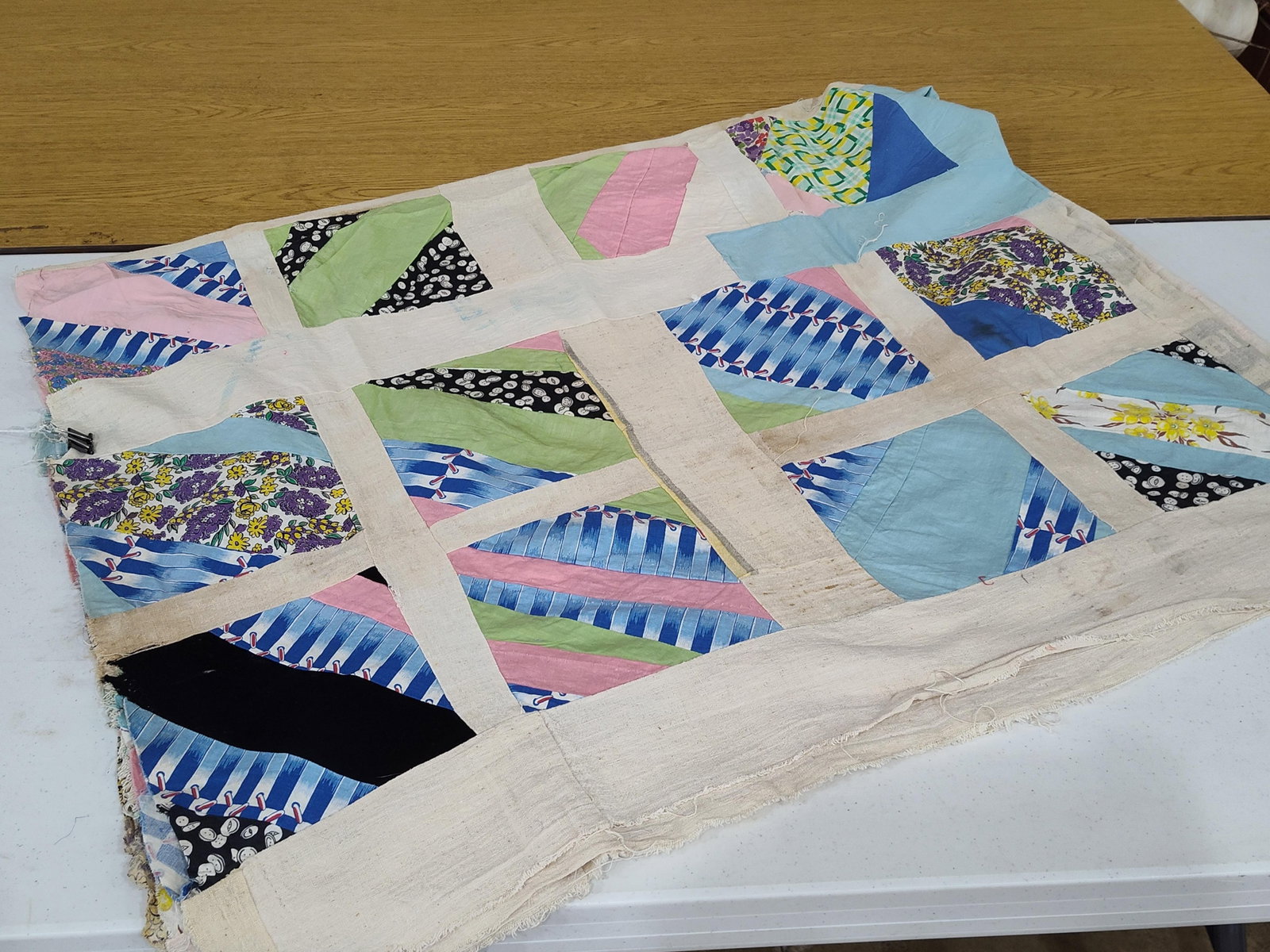 Mid-20th C. American String-Pieced Feed - 2