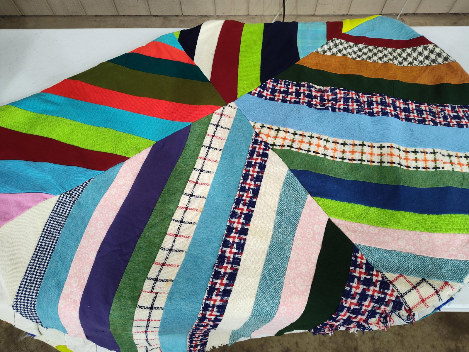 Mid-C. Spiderweb Mixed Scrap String Quilt - 4